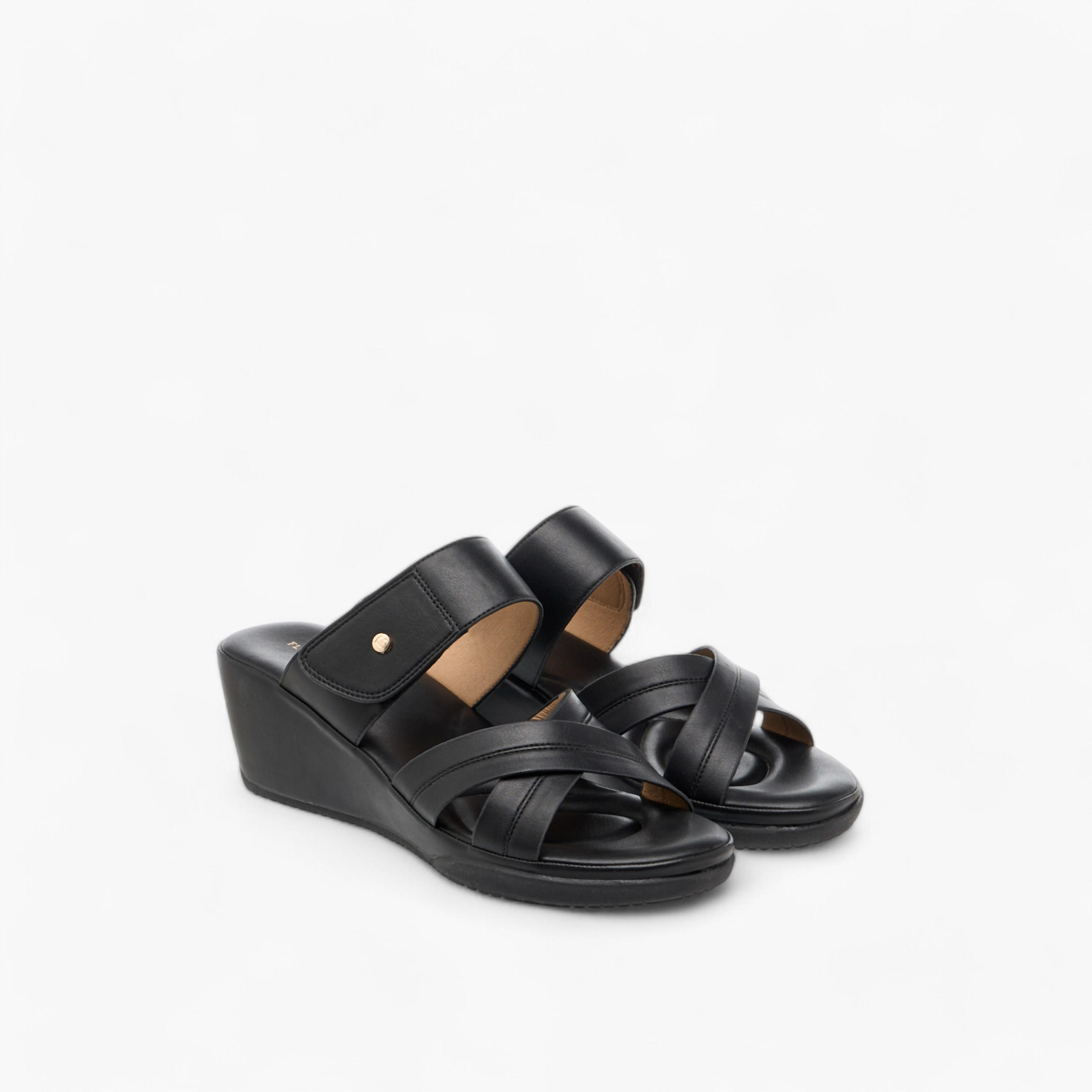صندل مريح سهل الارتداء بارز الملمس بكعب ويدج من فلورا بيلا-women-shoes-sandals-heeled-image-1