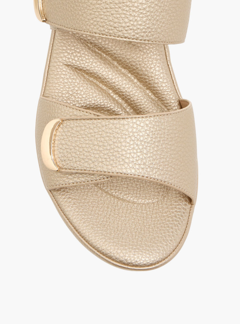 صندل مريح سهل الارتداء بارز الملمس بكعب سميك من فلورا بيلا-women-shoes-sandals-heeled-image-4
