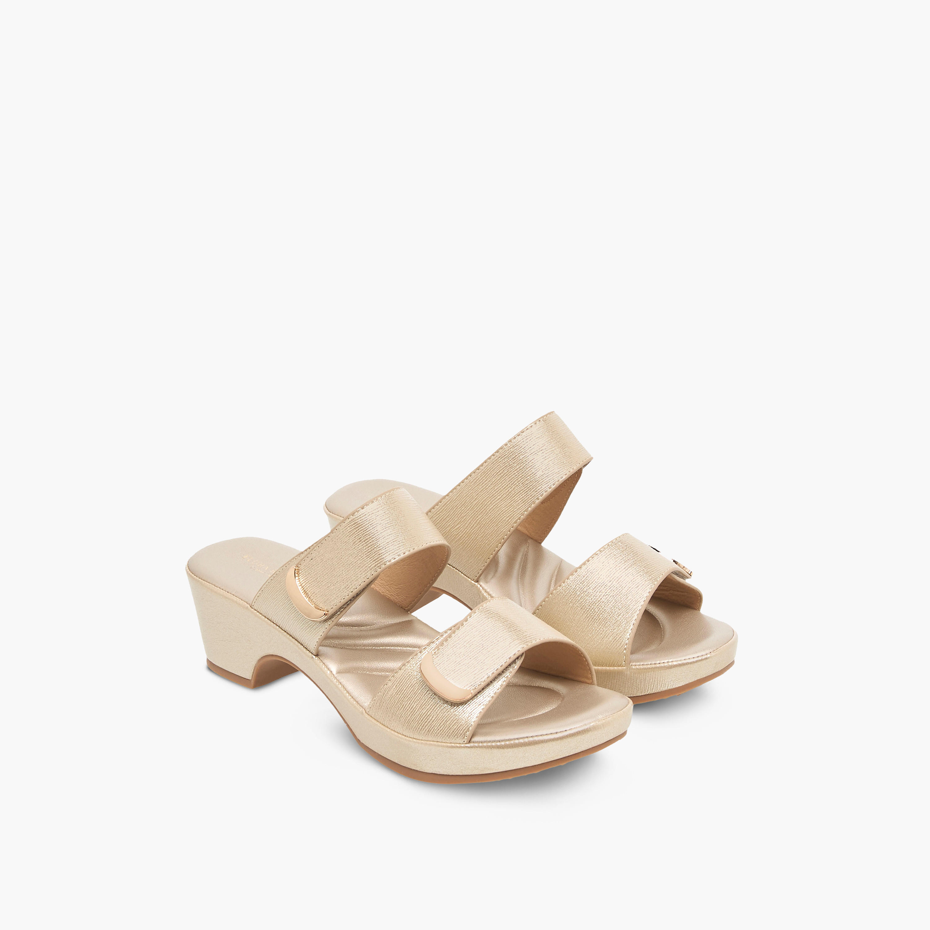 صندل بارز الملمس سهل الارتداء بكعب سميك من فلورا بيلا-women-shoes-sandals-heeled-image-16