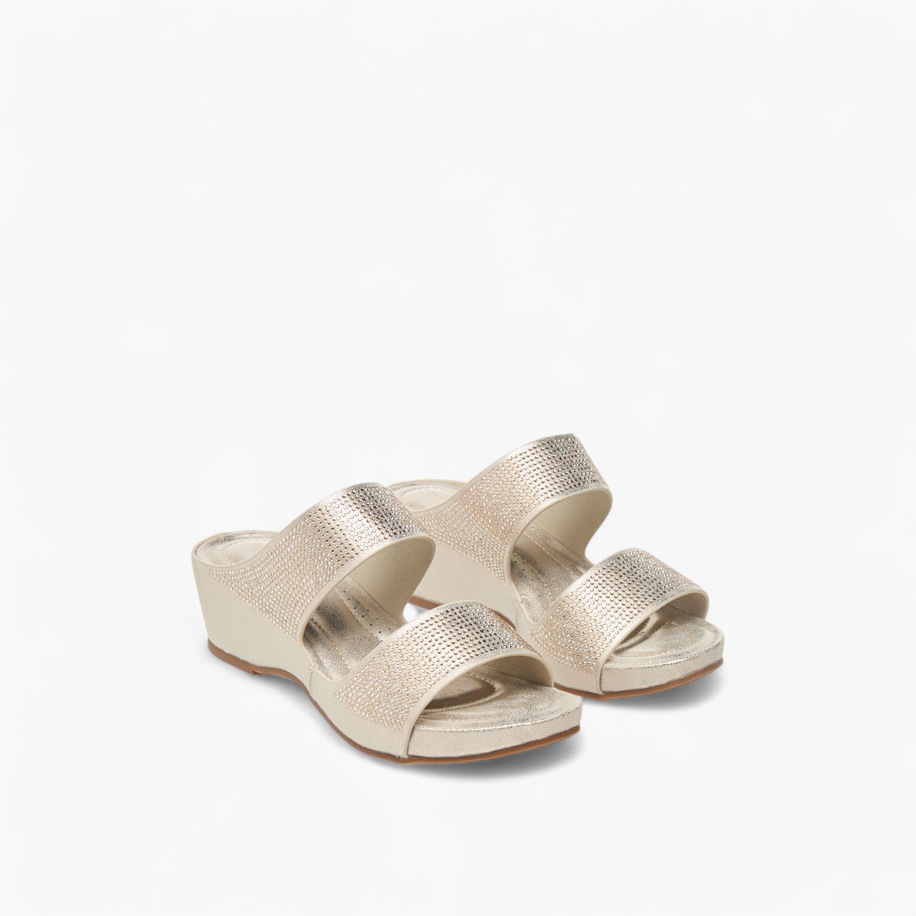 صندل مريح مزين سهل الارتداء بكعب ويدج من فلورا بيلا-women-shoes-sandals-heeled-image-1