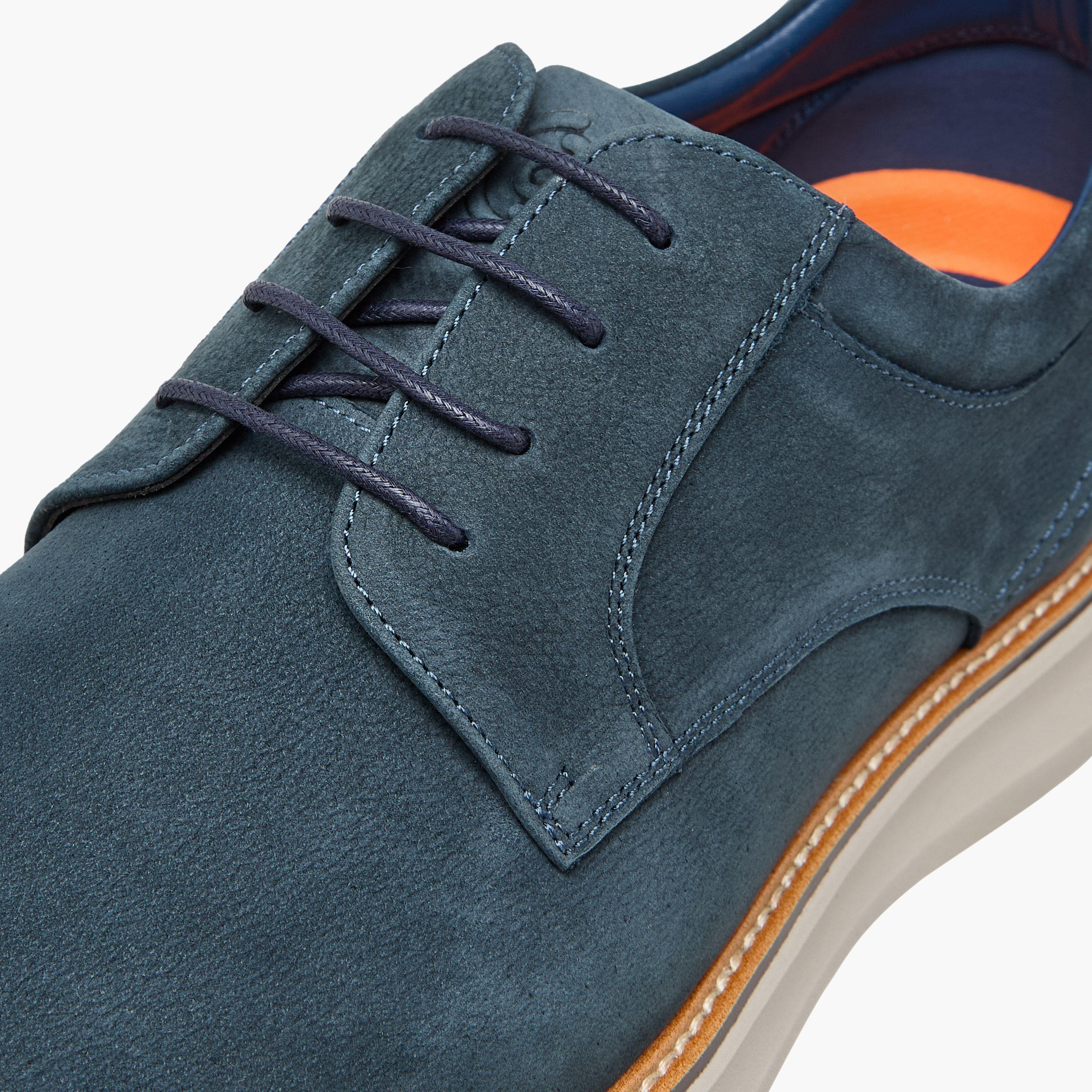 Le Confort Leather Solid Lace-Up Sneakers-men-shoes-sneakers-image-4