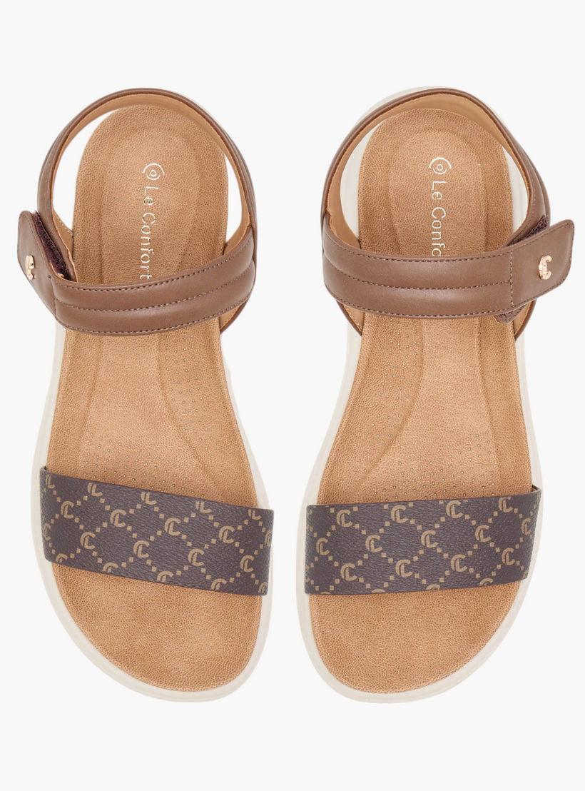 صندل مريح بشريط إغلاق لاصق وطبعات مونوجرام من لو كونفورت-women-shoes-flats-sandals-image-1