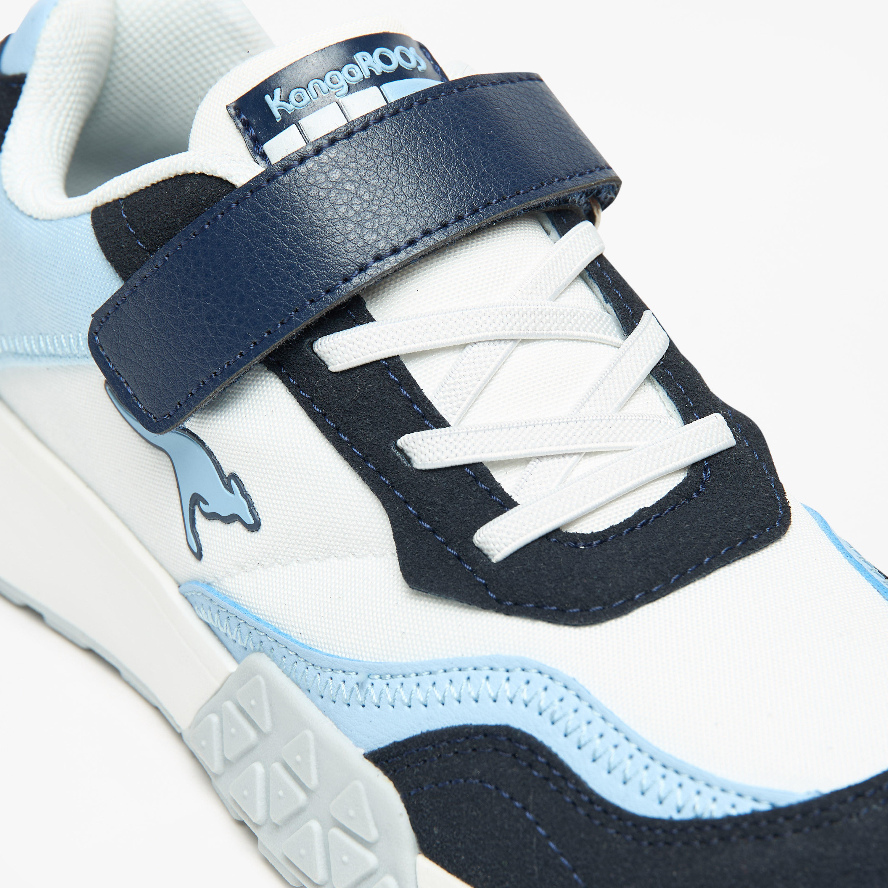 حذاء مشي بشريط إغلاق لاصق وشعار منقوش للأولاد من كانجاروز-boys-shoes-sneakers-image-10