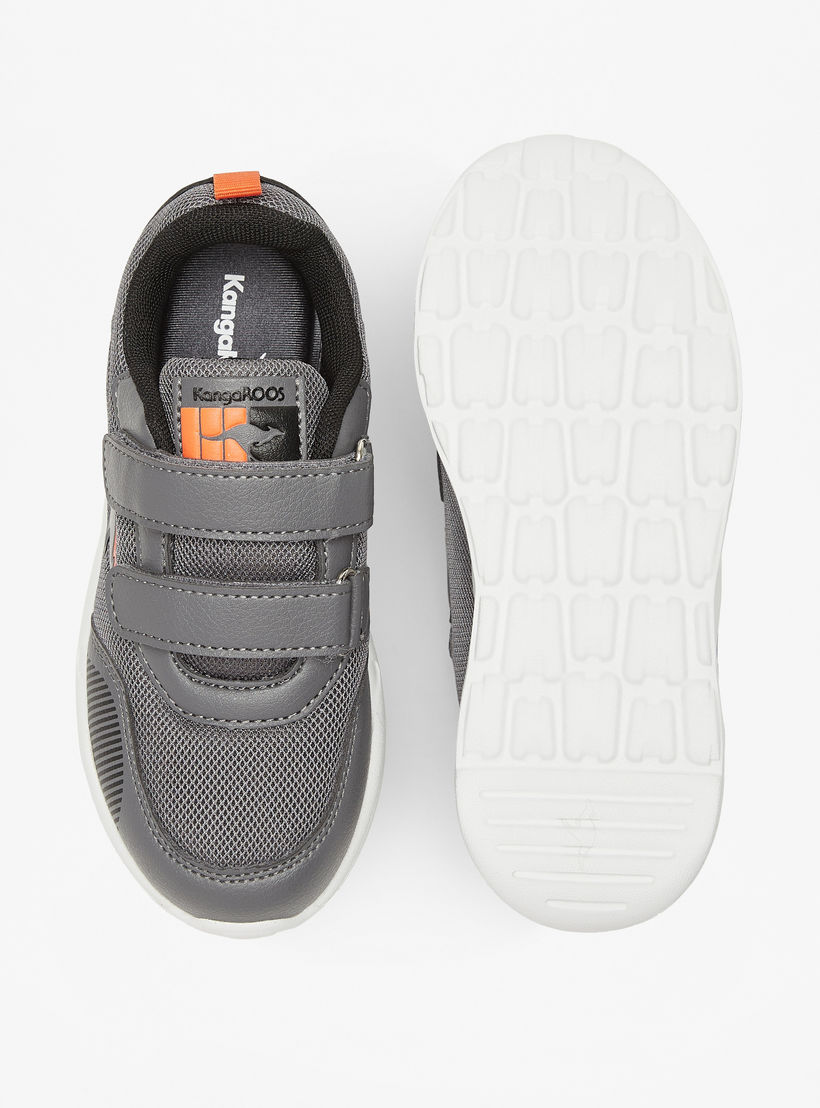 KangaROOS Textured Sports Shoes with Hook and Loop Closure-sports-boys-shoes-image-4