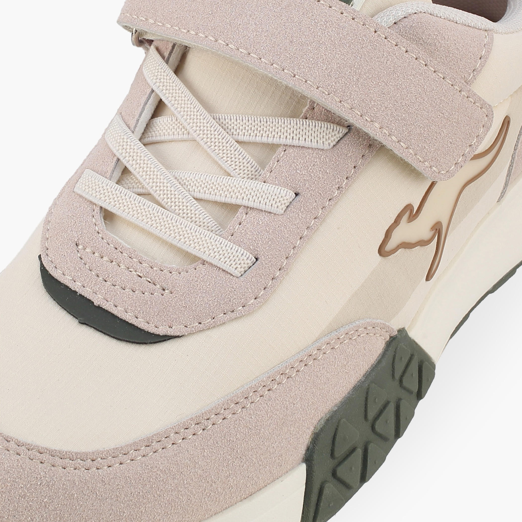 حذاء رياضي للأولاد بشريط لاصق من كانغاروز-boys-shoes-sneakers-image-4