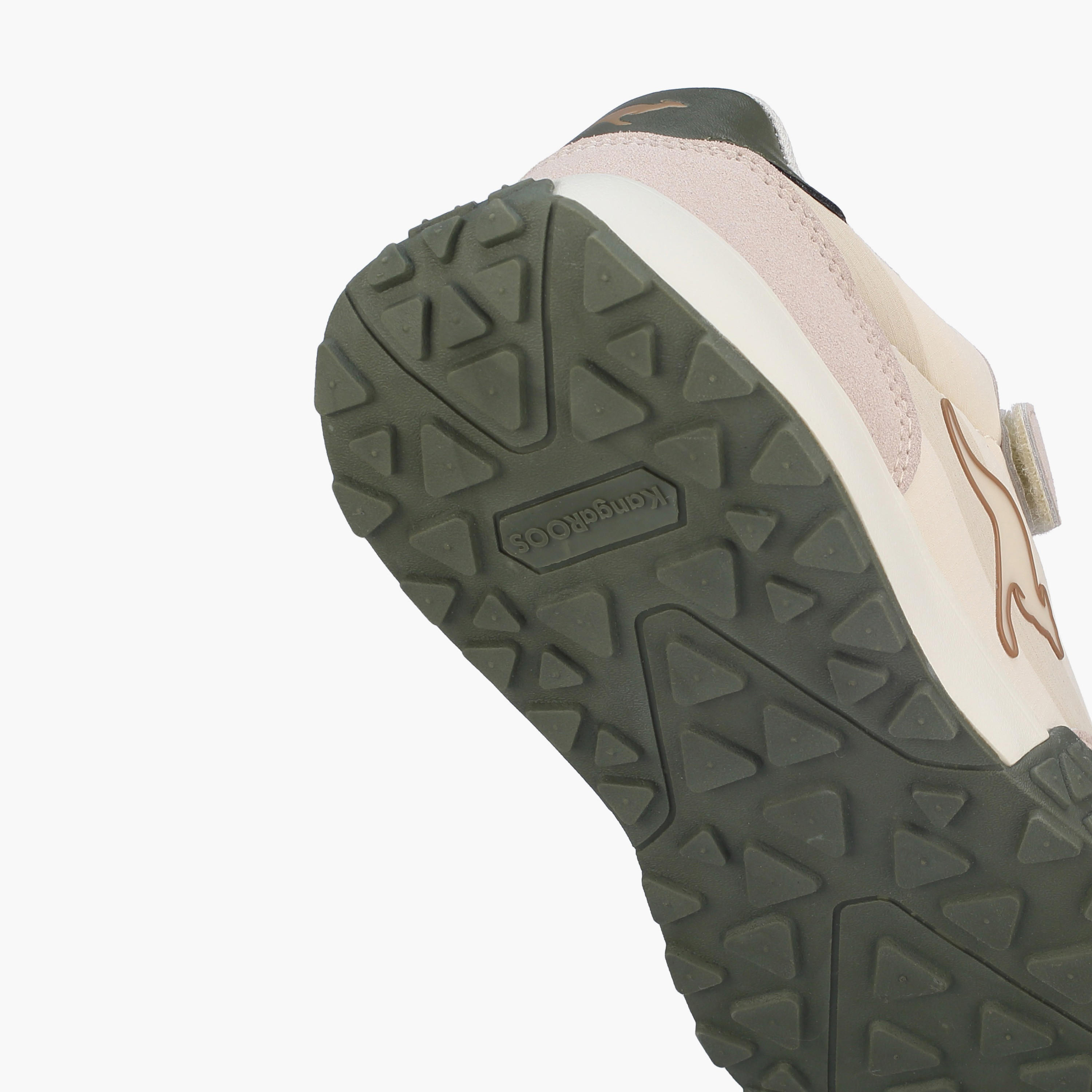 حذاء رياضي للأولاد بشريط لاصق من كانغاروز-boys-shoes-sneakers-image-5