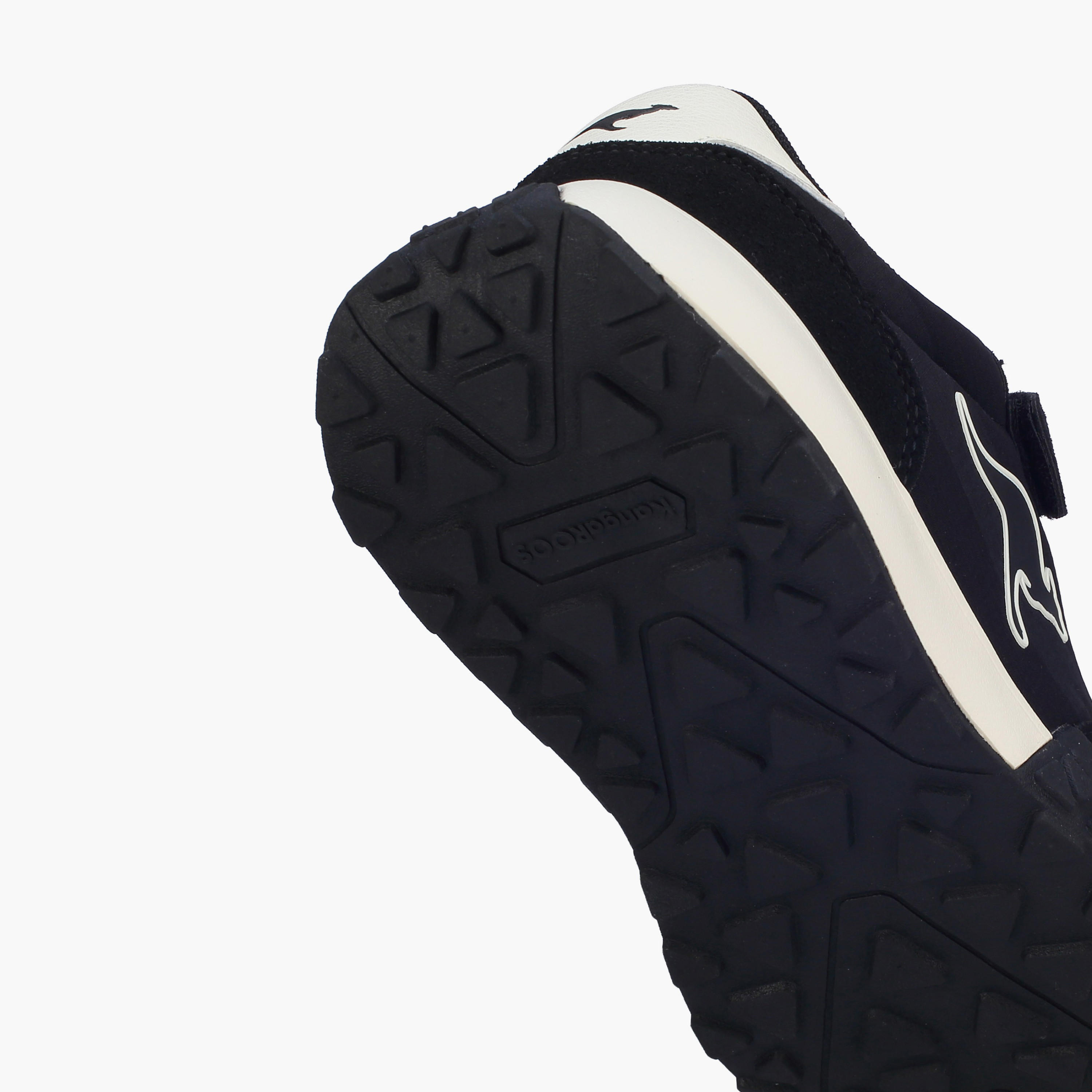 حذاء رياضي للأولاد بشريط لاصق من كانغاروز-boys-shoes-sneakers-image-5