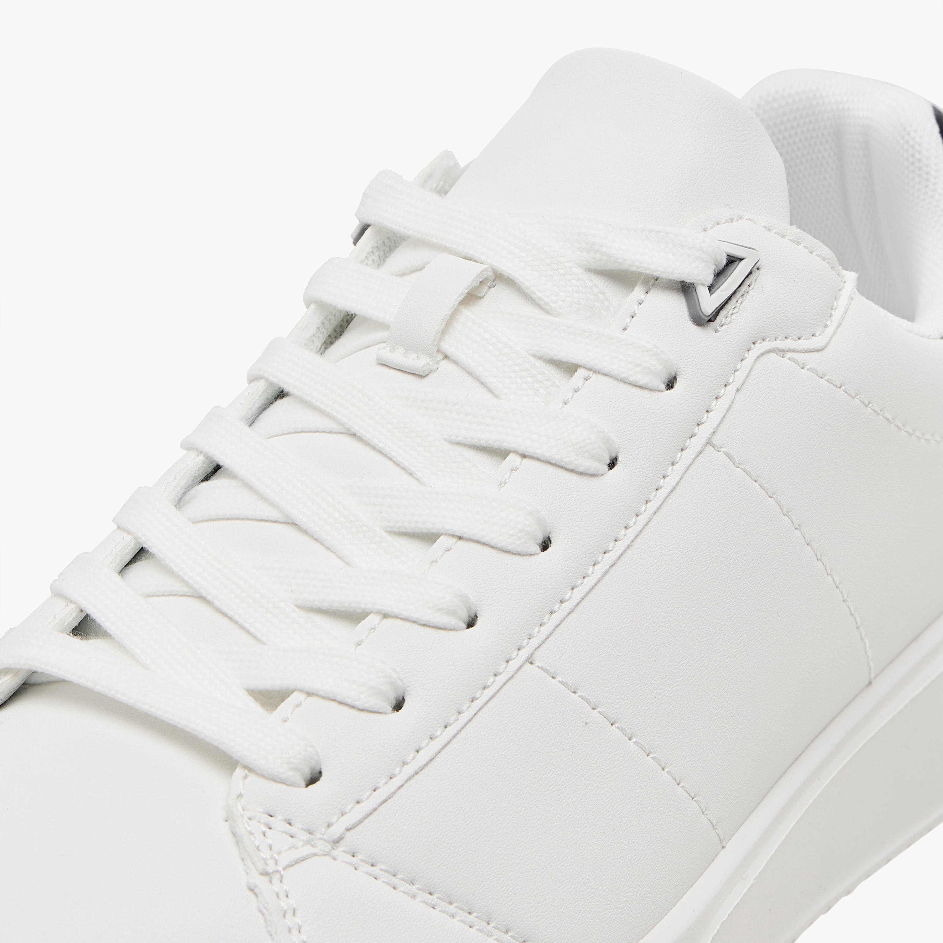حذاء سنيكرز ساجة بطول الكاحل ورباط إغلاق من أل بي أل من شو أكسبريس-men-shoes-sneakers-image-4