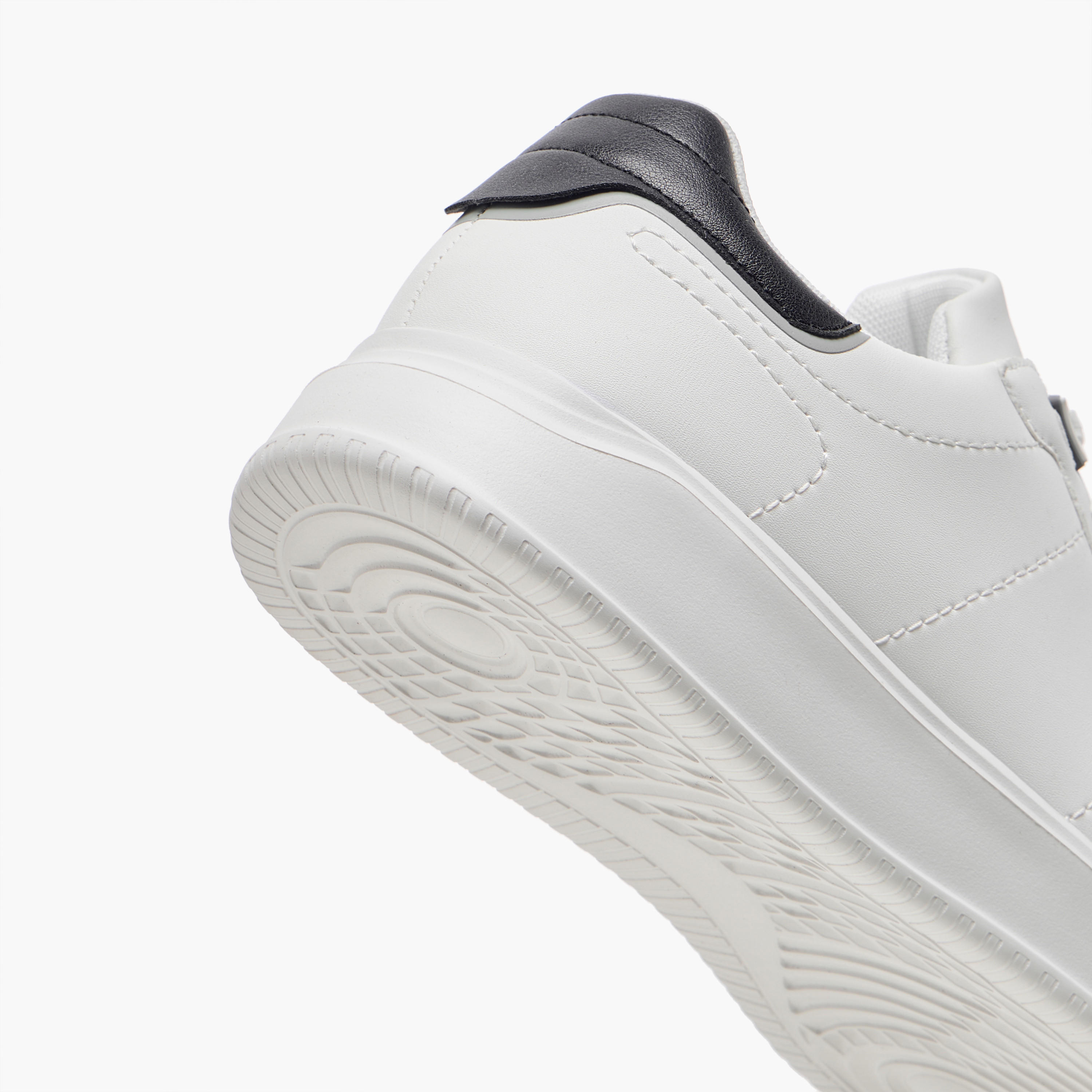 حذاء سنيكرز ساجة بطول الكاحل ورباط إغلاق من أل بي أل من شو أكسبريس-men-shoes-sneakers-image-5