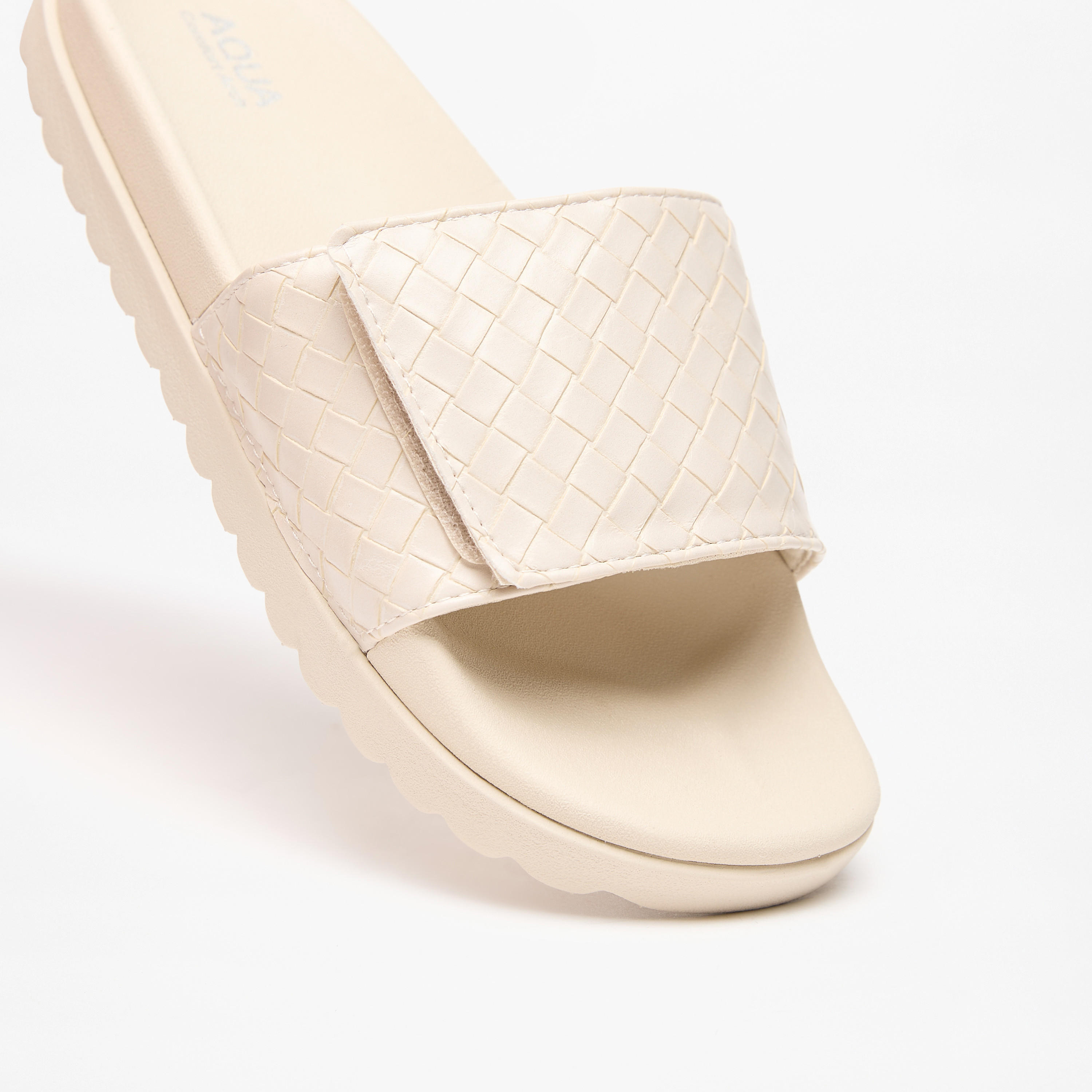 شبشب سهل الارتداء بارز الملمس ويف من أكوا-women-shoes-flipflopsandslides-image-4