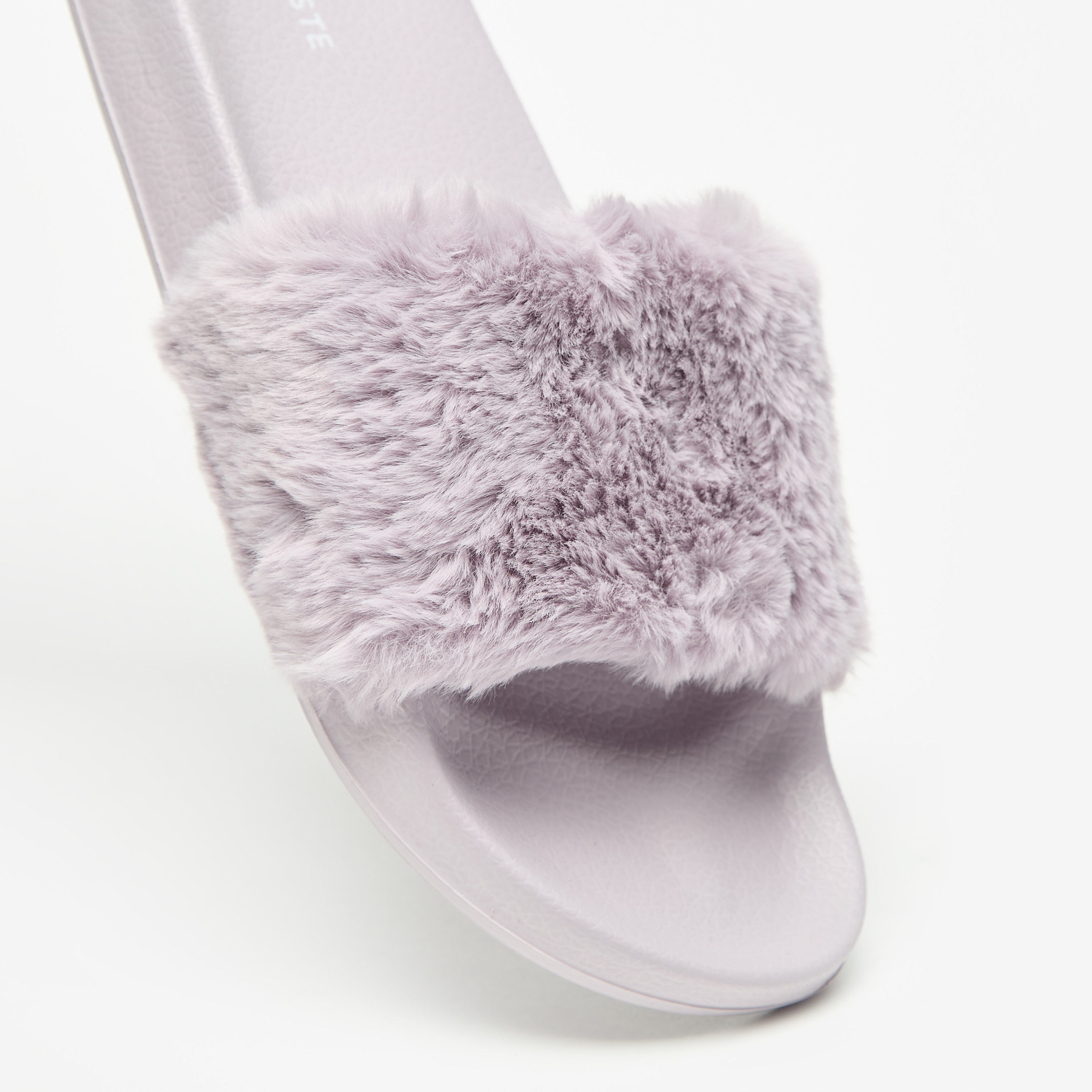 شبشب سهل الارتداء بارز الملمس من الفرو الصناعي للنساء من سيليست-women-shoes-flipflopsandslides-image-14