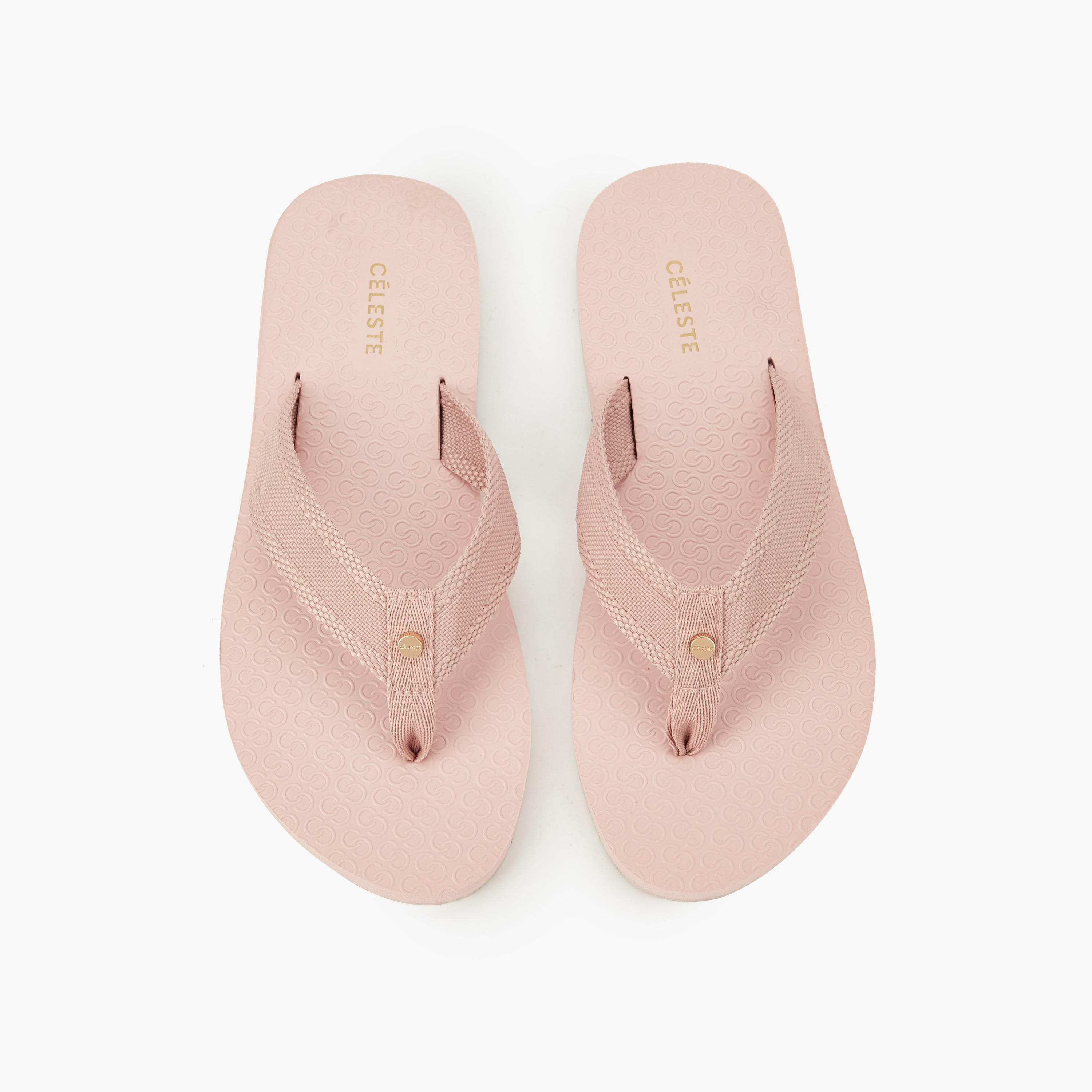 شبشب مونوجرام بارز الملمس للنساء من سيليست-women-shoes-flipflopsandslides-image-5