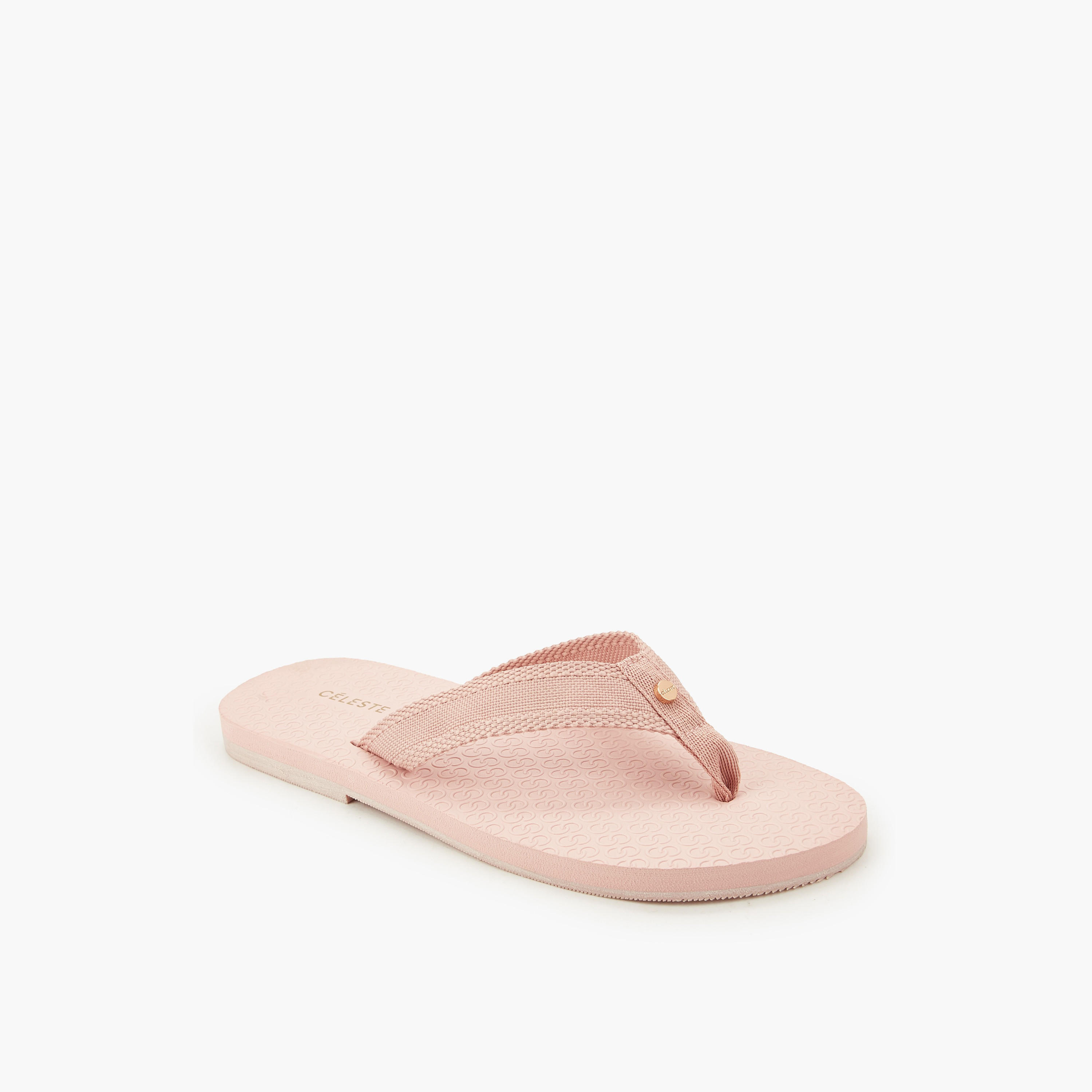 شبشب مونوجرام بارز الملمس للنساء من سيليست-women-shoes-flipflopsandslides-image-4