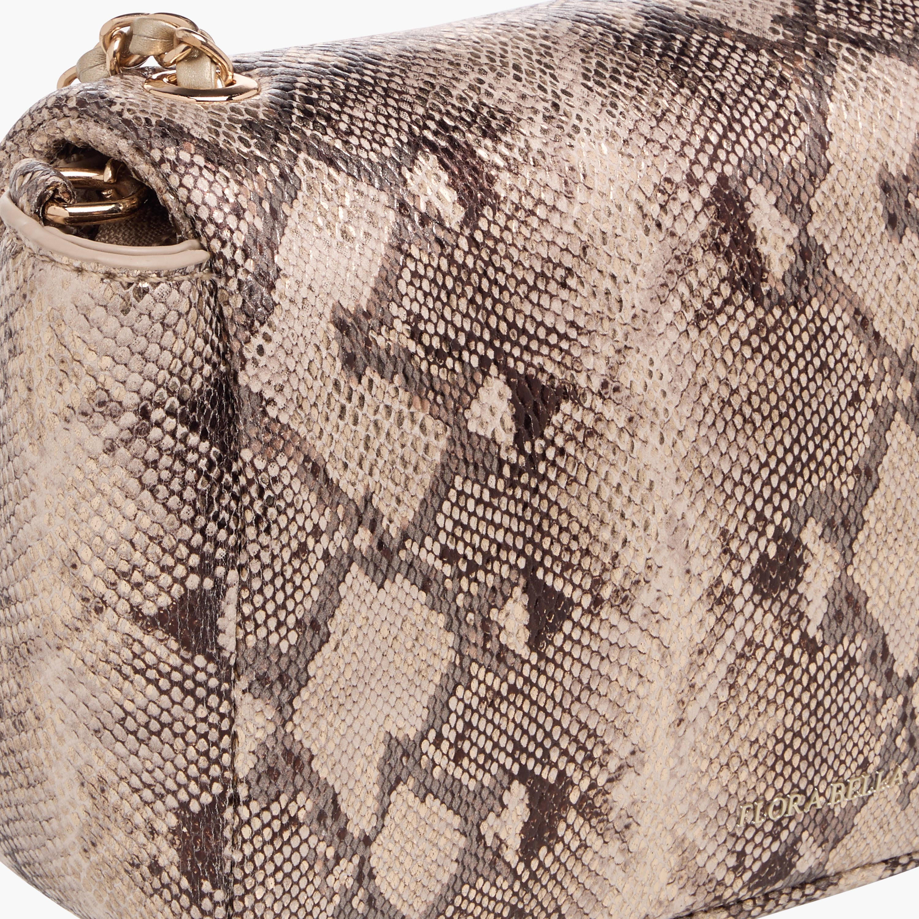 شنطة كروس بودي بحزام سلسلة وقفل إغلاق وطبعات حيوانات من فلورا بيلا-women-bagsandwallets-handbags-image-5