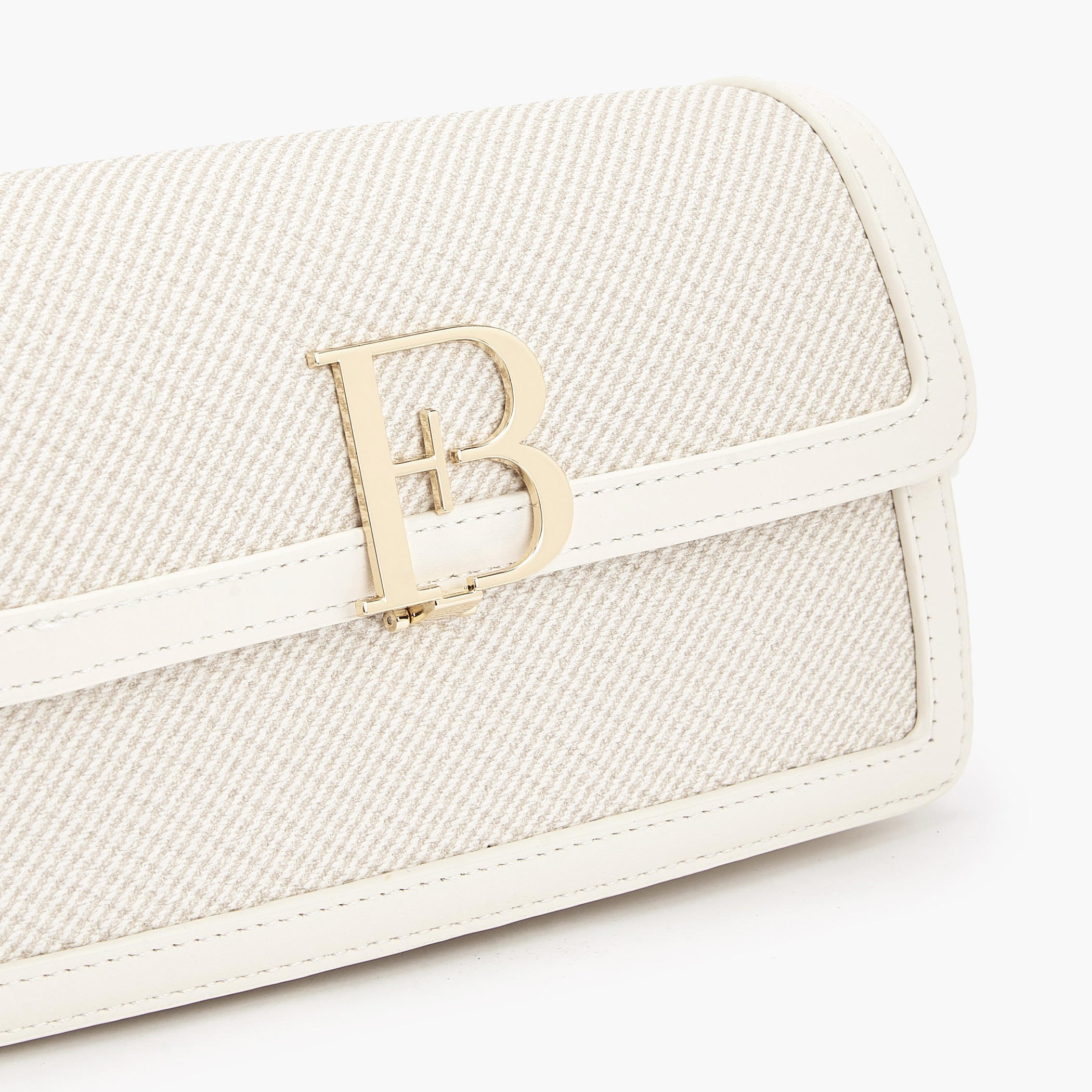 شنطة كروس بودي بارزة الملمس وحزام كتف قابل للتعديل من فلورا بيلا-women-bagsandwallets-handbags-image-5