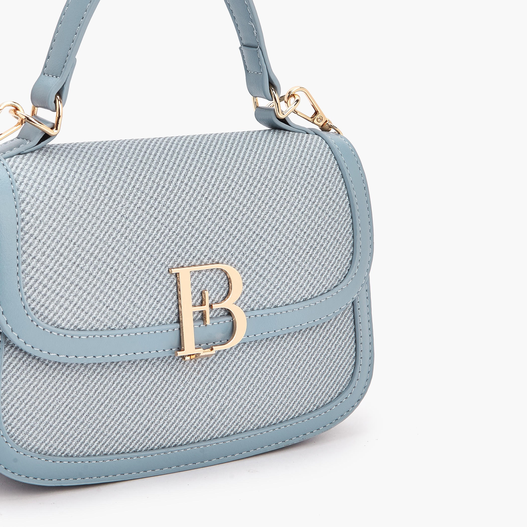 شنطة كروس بودي بتفاصيل شعار مع حزام سلسلة من فلورا بيلا-women-bagsandwallets-handbags-image-6