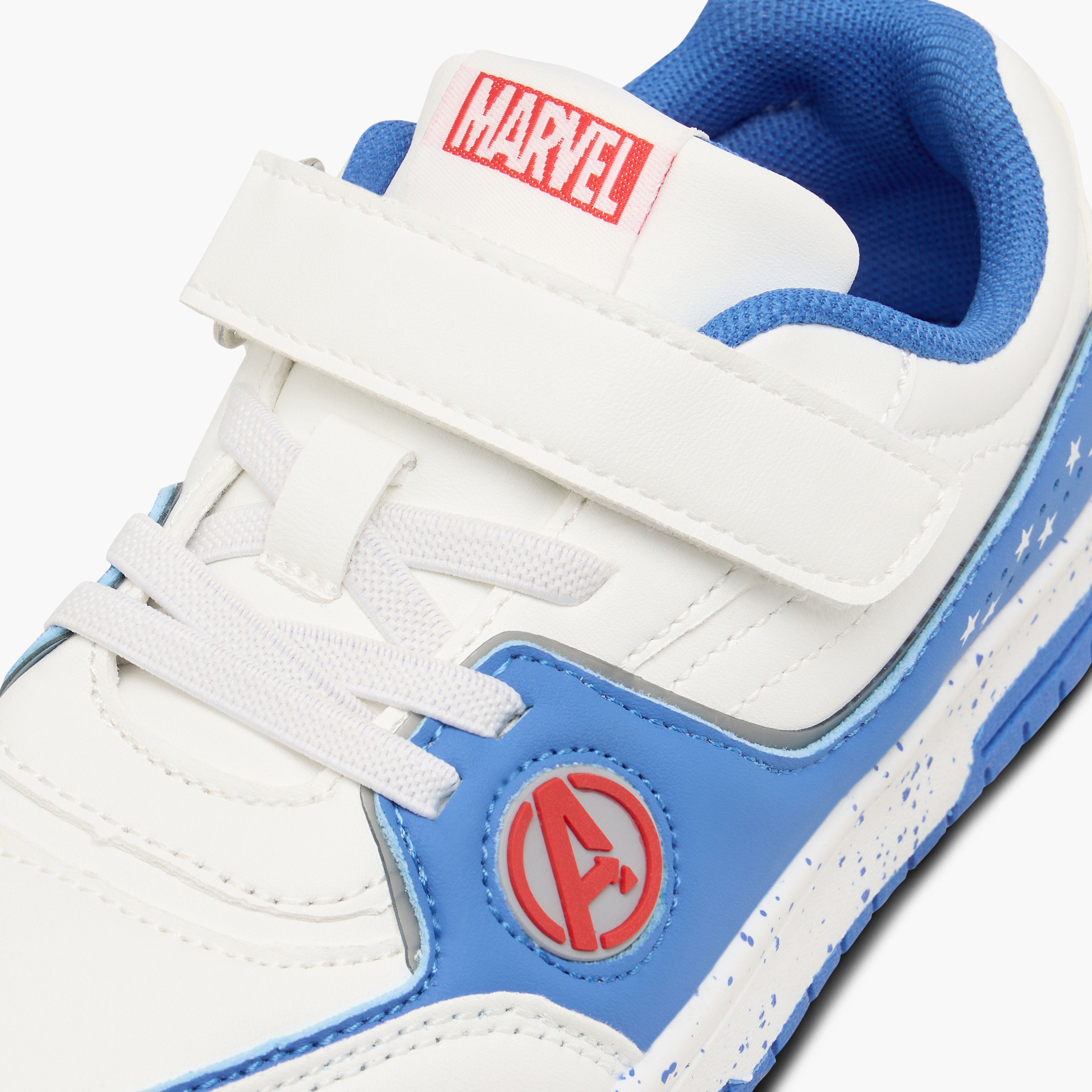 حذاء سنيكرز بشريط إغلاق لاصق وزخارف أفينجرز من مارفل-boys-shoes-sneakers-image-4