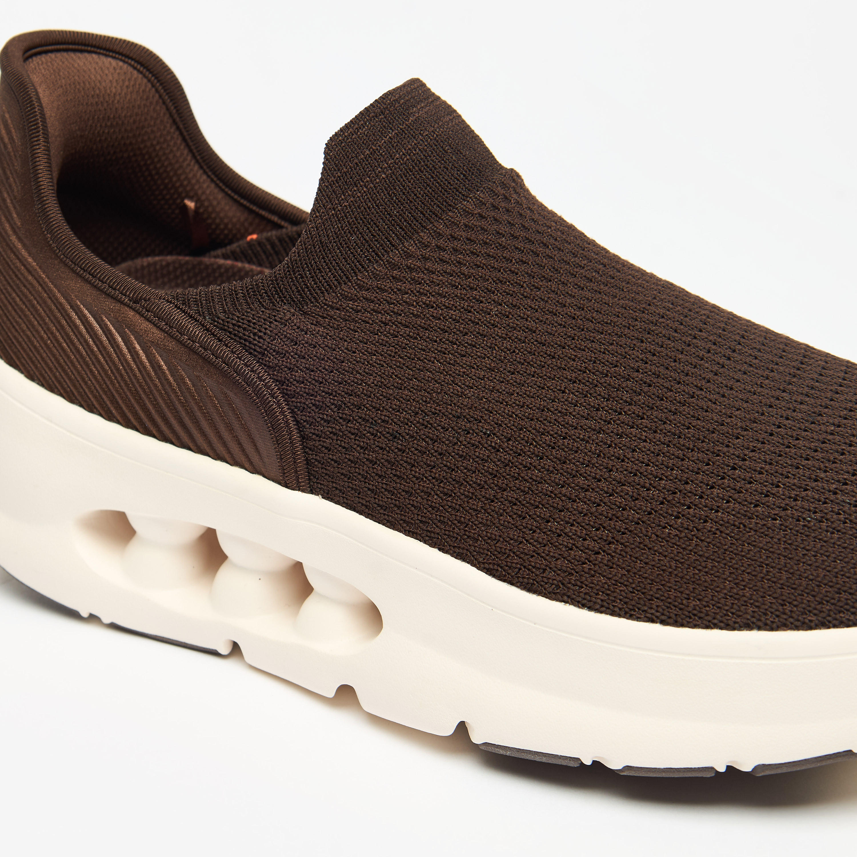 حذاء رياضي بارز الملمس وسهل الارتداء من داش-sports-men-shoes-image-15