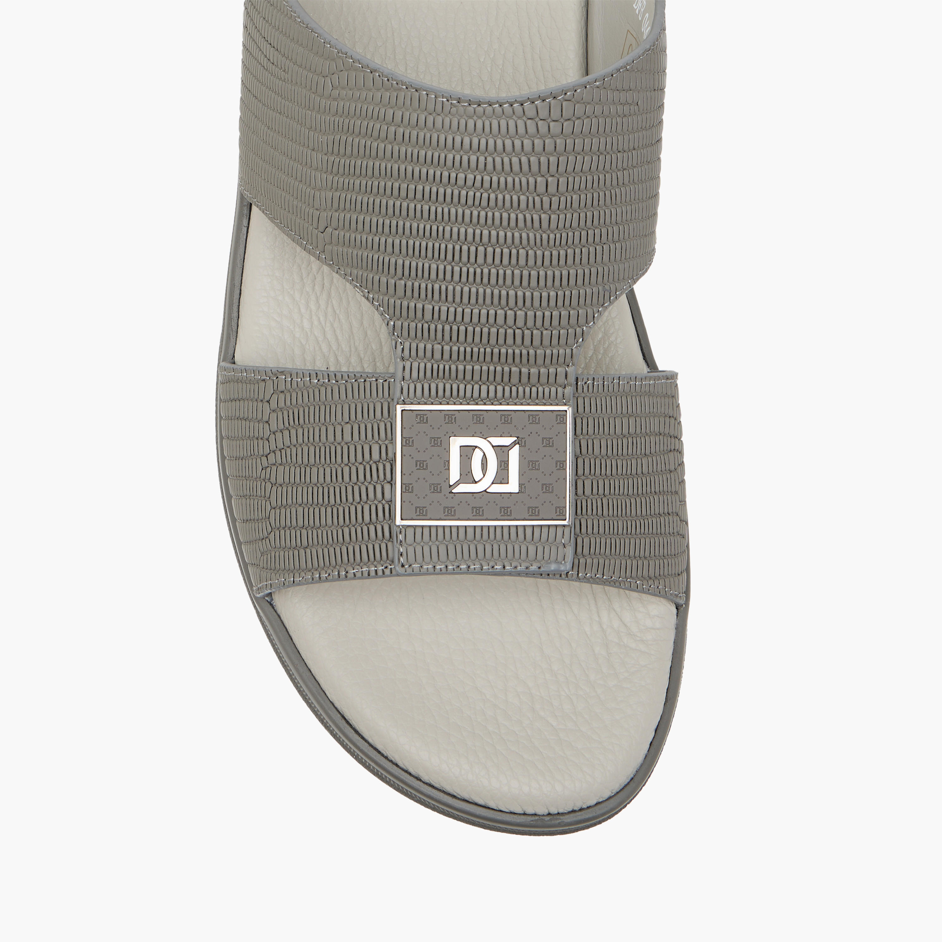 صندل عربي سهل الارتداء بتفاصيل شعار للرجال من دوتشيني-men-shoes-sandals-image-3