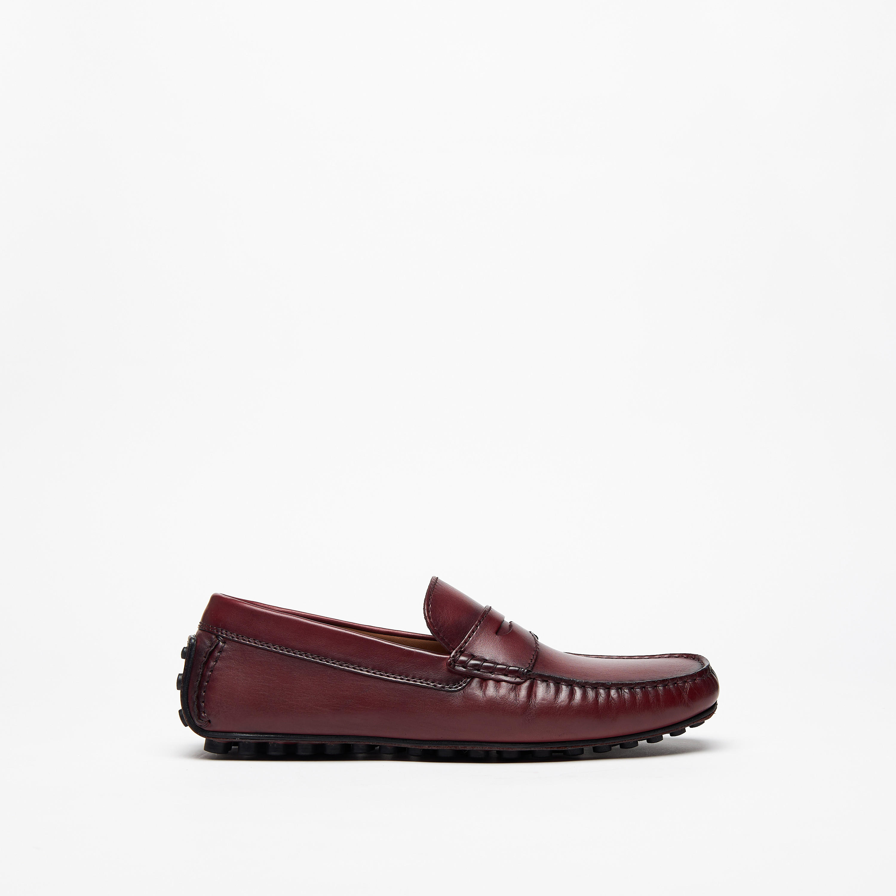 حذاء موكاسين بتفاصيل مفرّغة معدنية للرجال من دوتشيني-men-shoes-loafersandmoccasins-image-2
