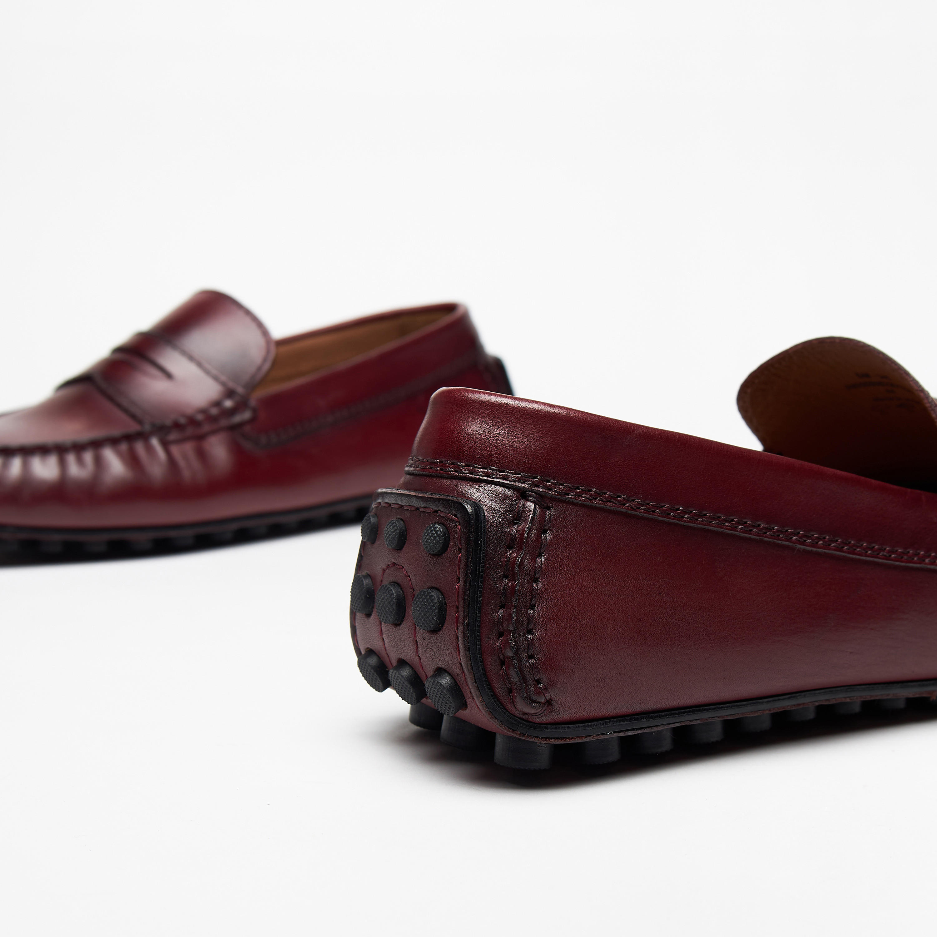 حذاء موكاسين بتفاصيل مفرّغة معدنية للرجال من دوتشيني-men-shoes-loafersandmoccasins-image-4