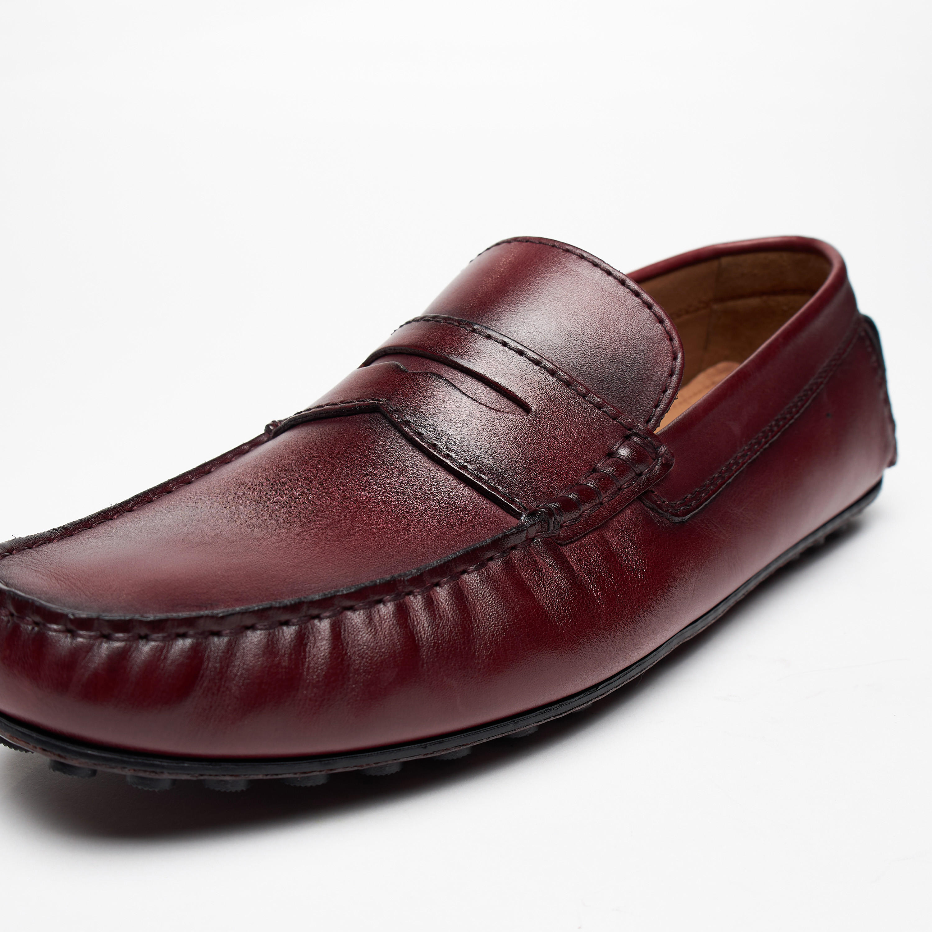 حذاء موكاسين بتفاصيل مفرّغة معدنية للرجال من دوتشيني-men-shoes-loafersandmoccasins-image-6