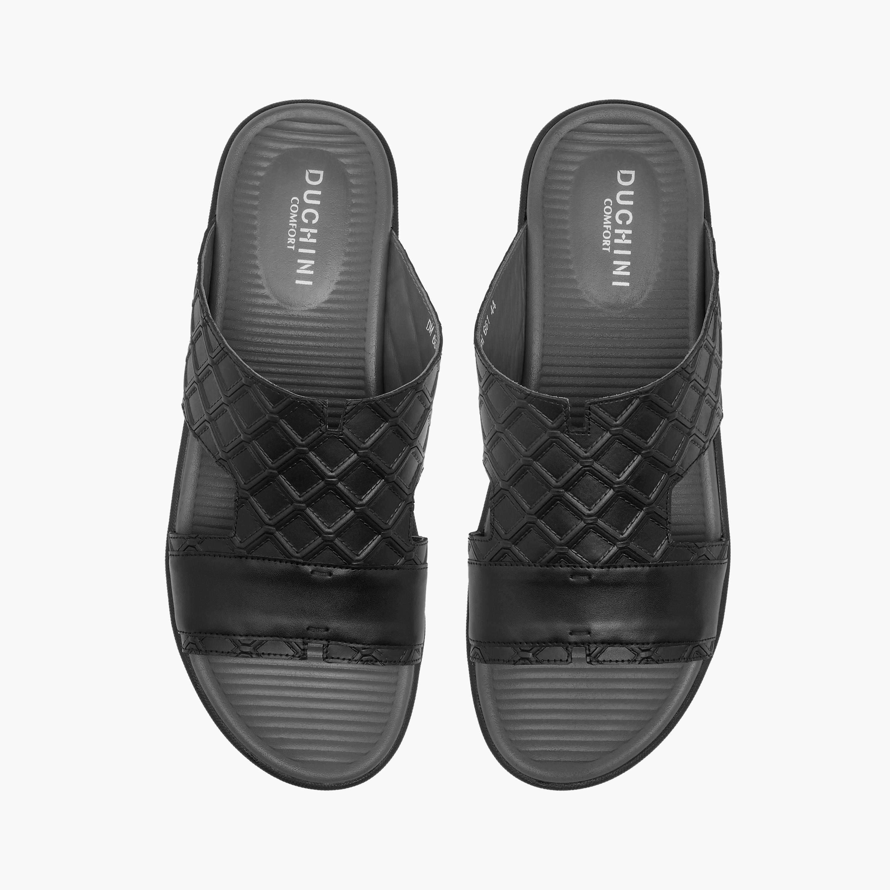 صندل عربي سهل الارتداء بتفاصيل مفرغة للرجال من دوتشيني-men-shoes-sandals-image-1