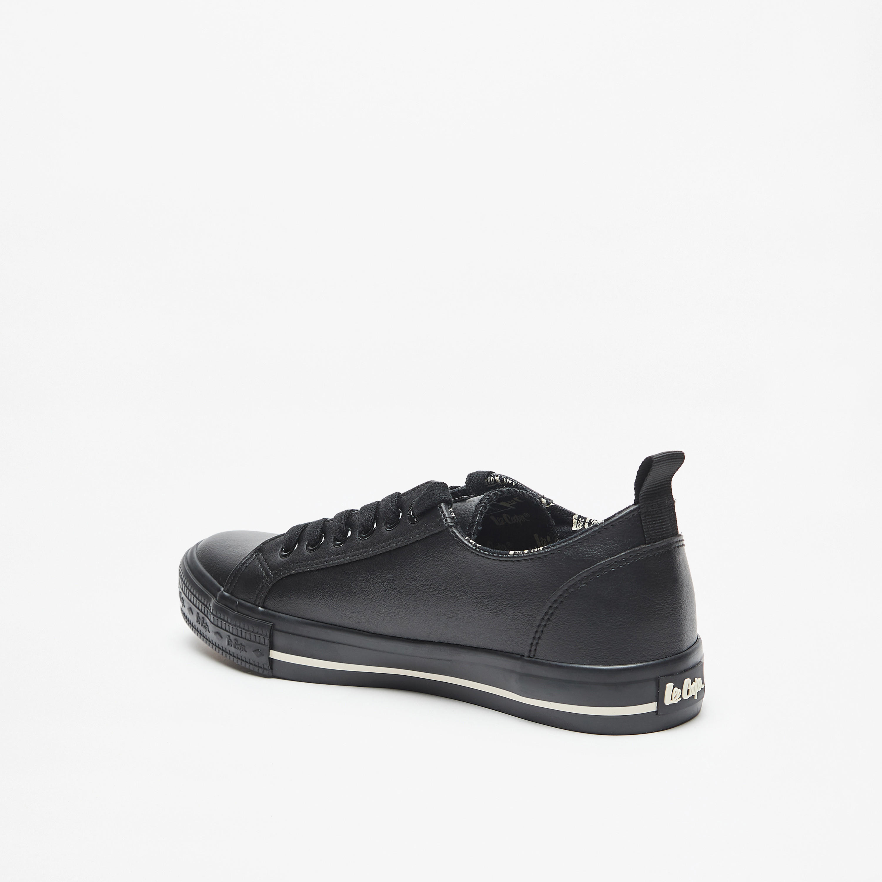 حذاء سنيكرز برباط إغلاق وكاحل منخفض للنساء من لي كوبر-women-shoes-sneakers-image-2