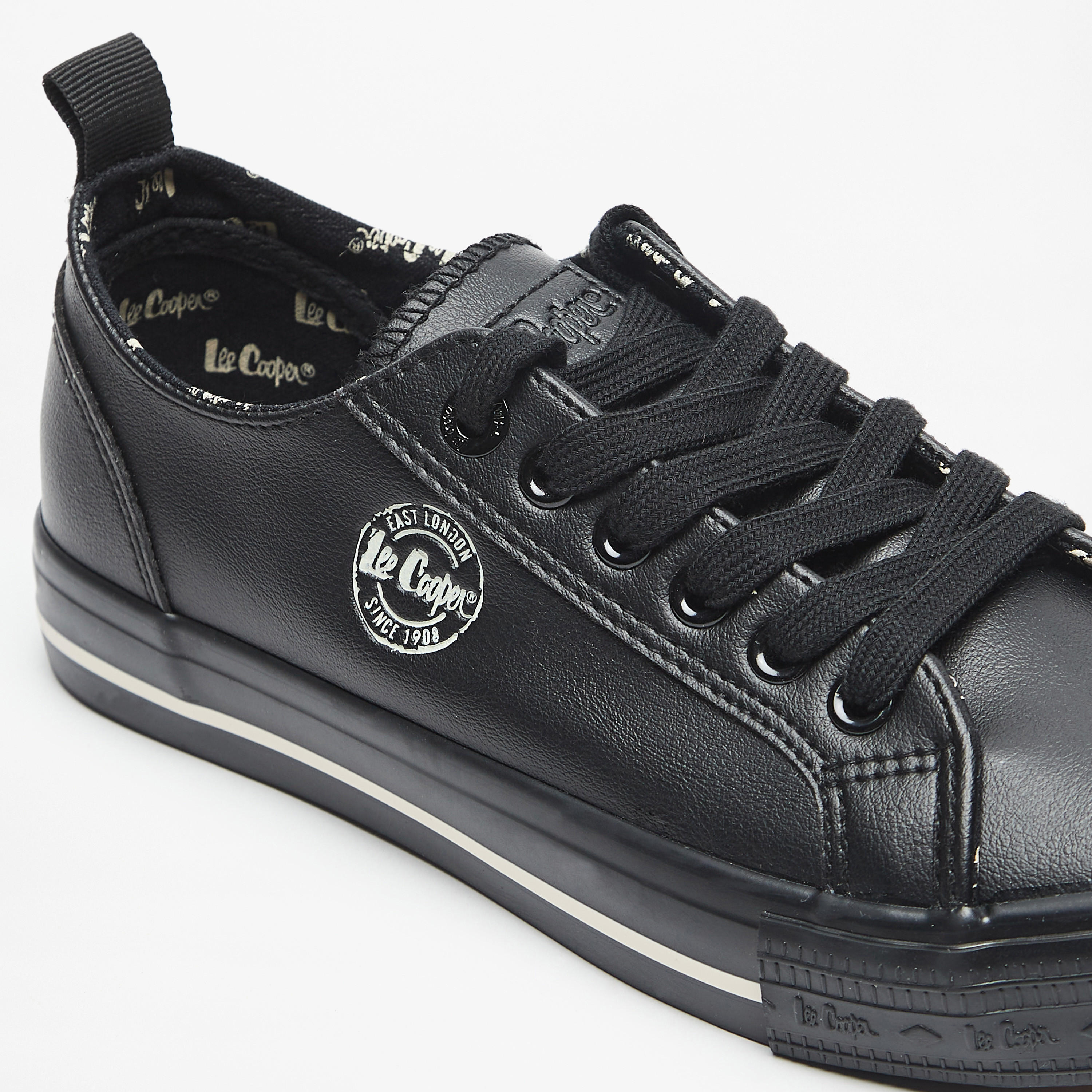 حذاء سنيكرز برباط إغلاق وكاحل منخفض للنساء من لي كوبر-women-shoes-sneakers-image-5