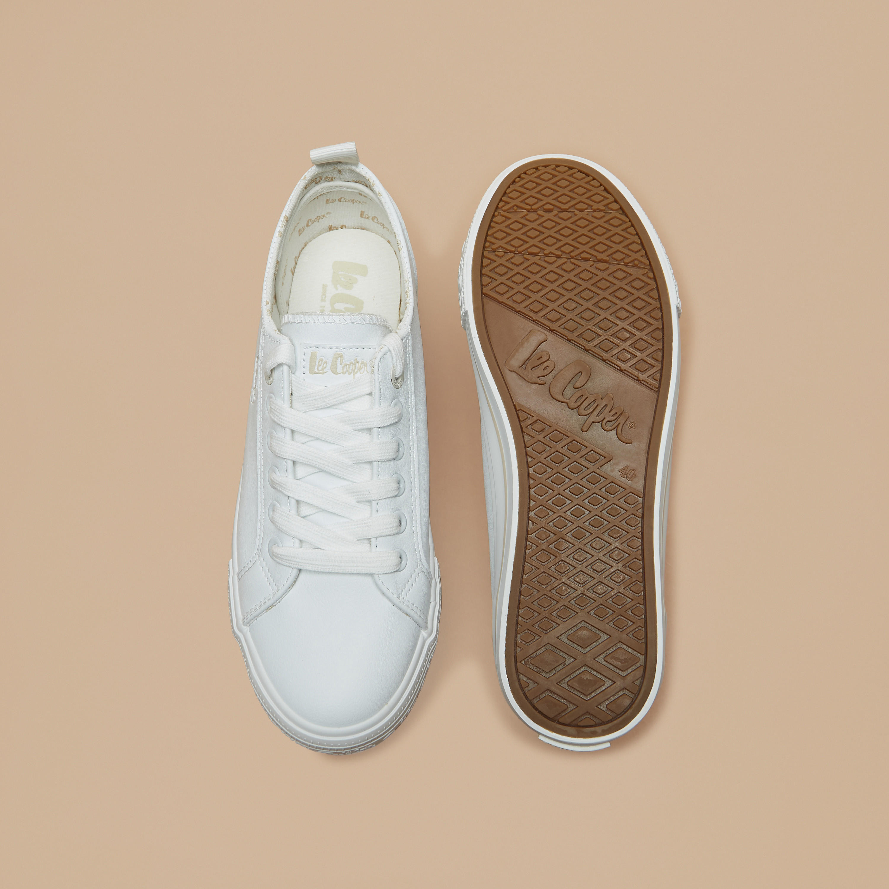 حذاء سنيكرز برباط إغلاق وكاحل منخفض للنساء من لي كوبر-women-shoes-sneakers-image-9