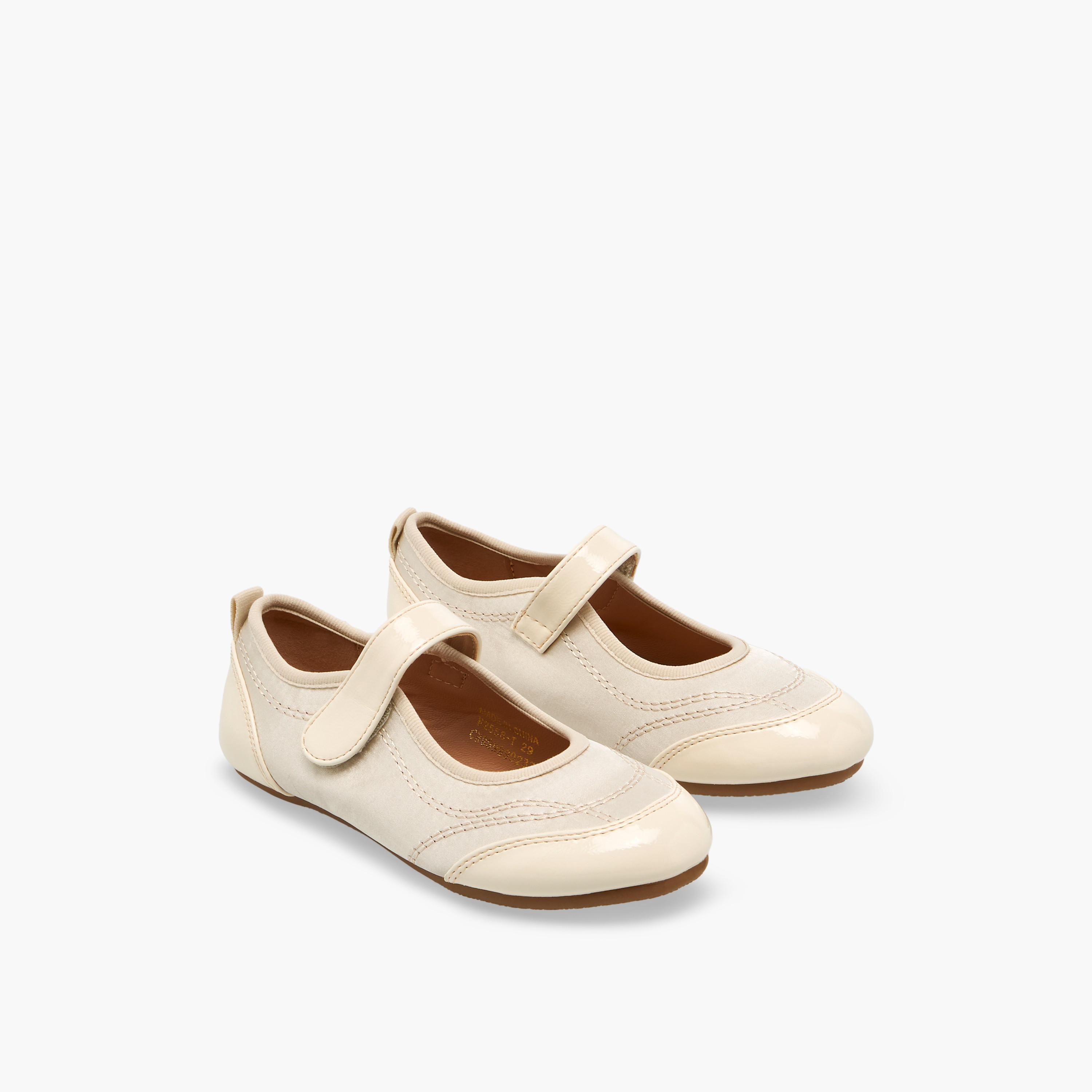 حذاء ماري جين بشريط إغلاق لاصق وتفاصيل مغرزة من فلورا بيلا-girls-shoes-maryjanes-image-6