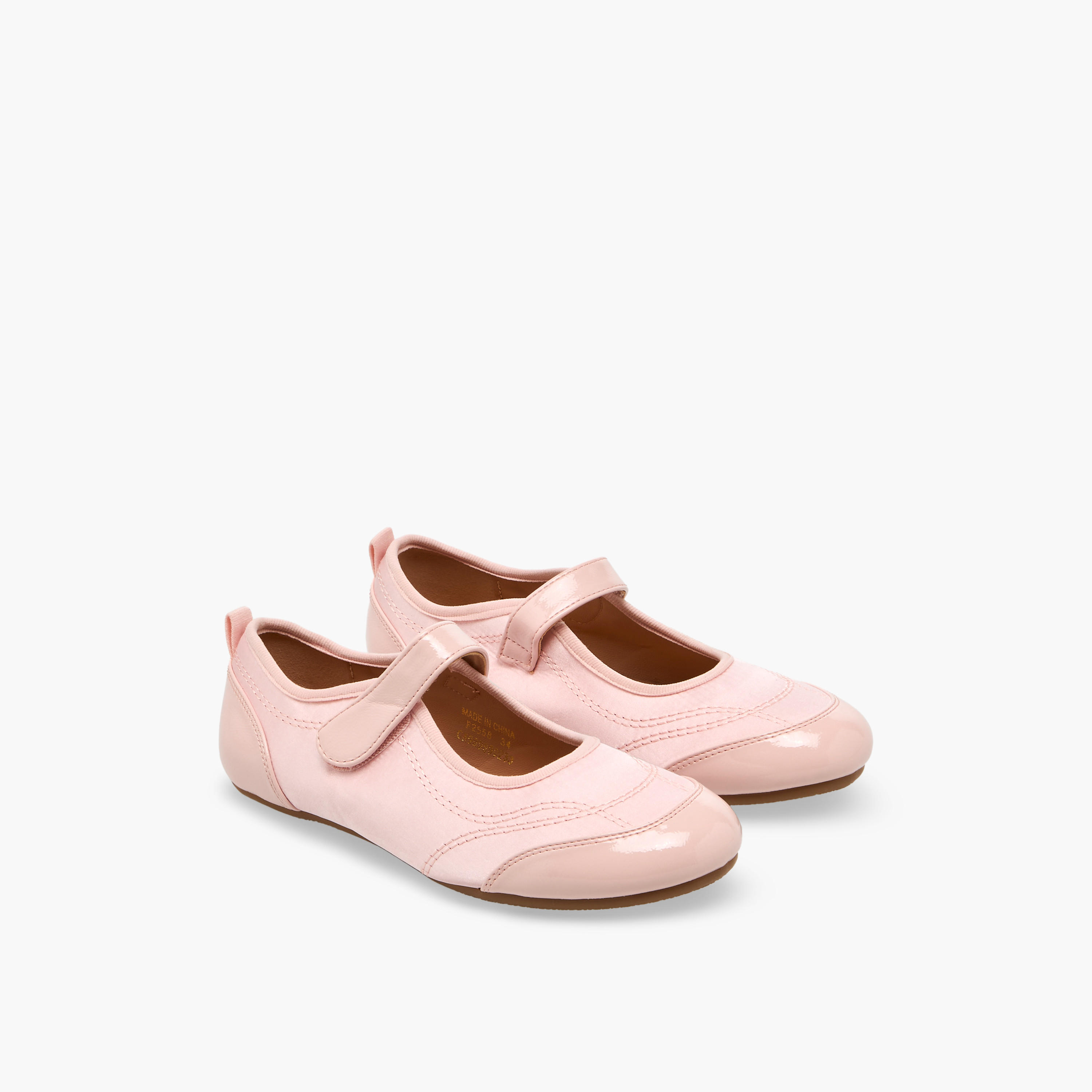 حذاء ماري جين بشريط إغلاق لاصق وتفاصيل مغرزة من فلورا بيلا-girls-shoes-maryjanes-image-1
