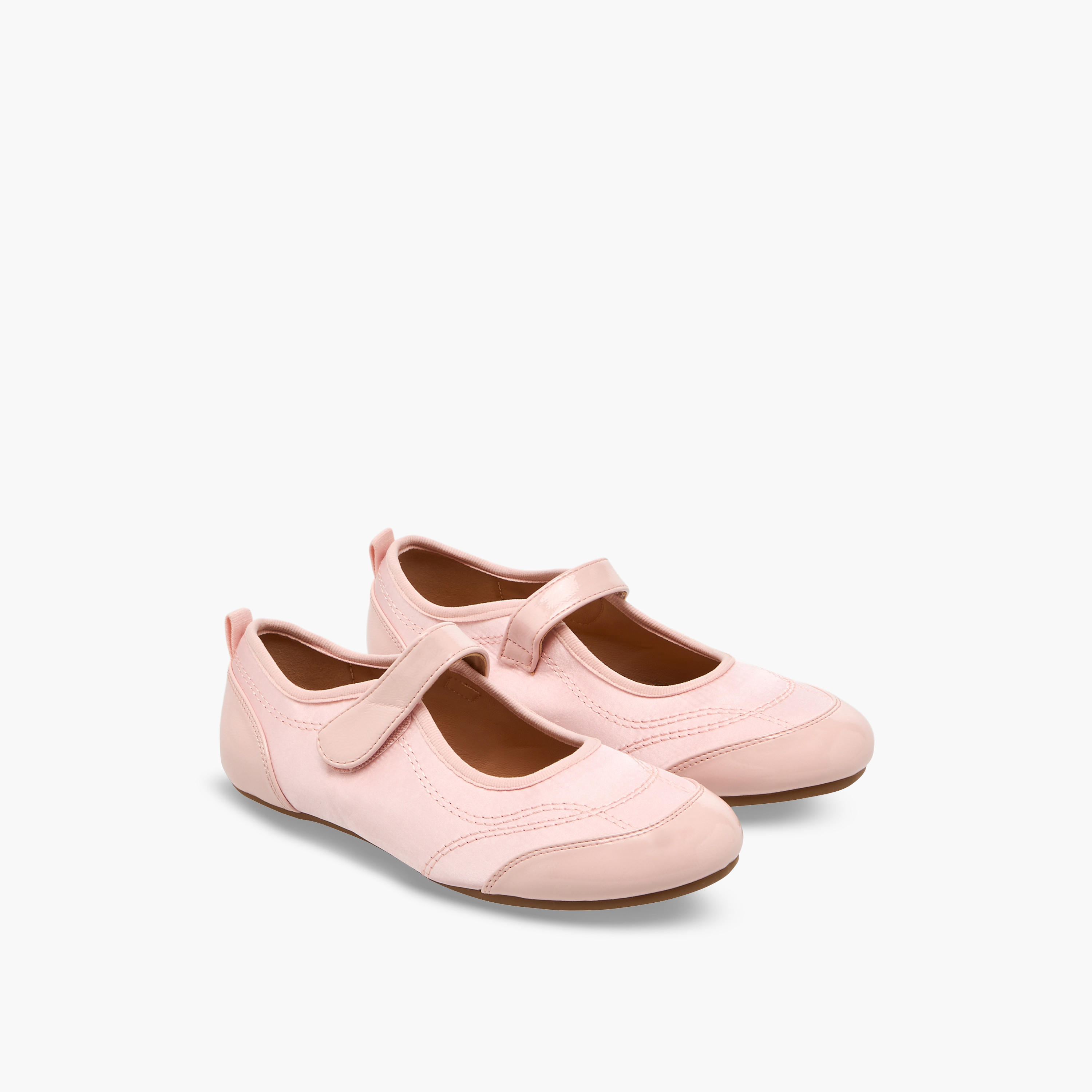 حذاء ماري جين بتفاصيل مغرزة للبنات من فلورا بيلا-girls-shoes-maryjanes-image-1