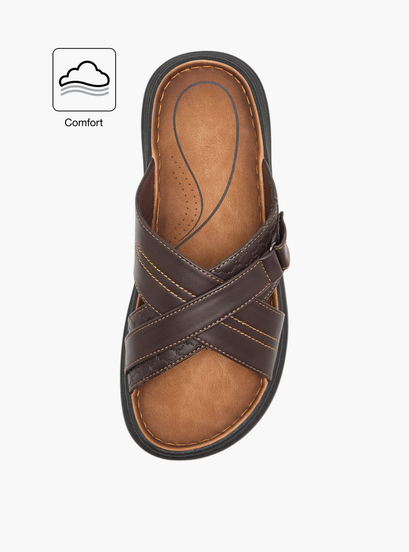 صندل مريح بحزام متقاطع وتفاصيل غرز من لو كونفورت-men-shoes-sandals-image-2