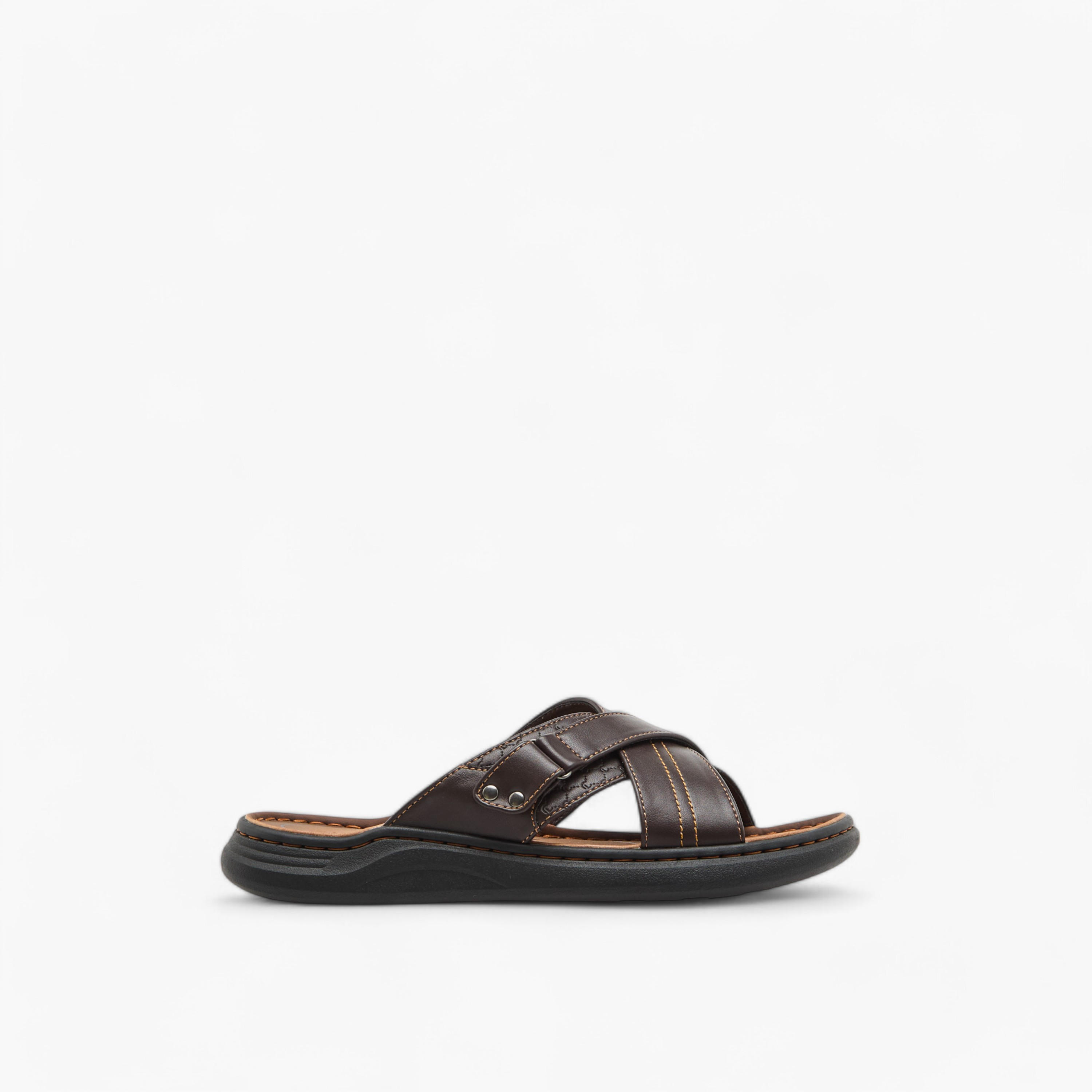 صندل مريح بحزام متقاطع وتفاصيل غرز من لو كونفورت-men-shoes-sandals-image-3