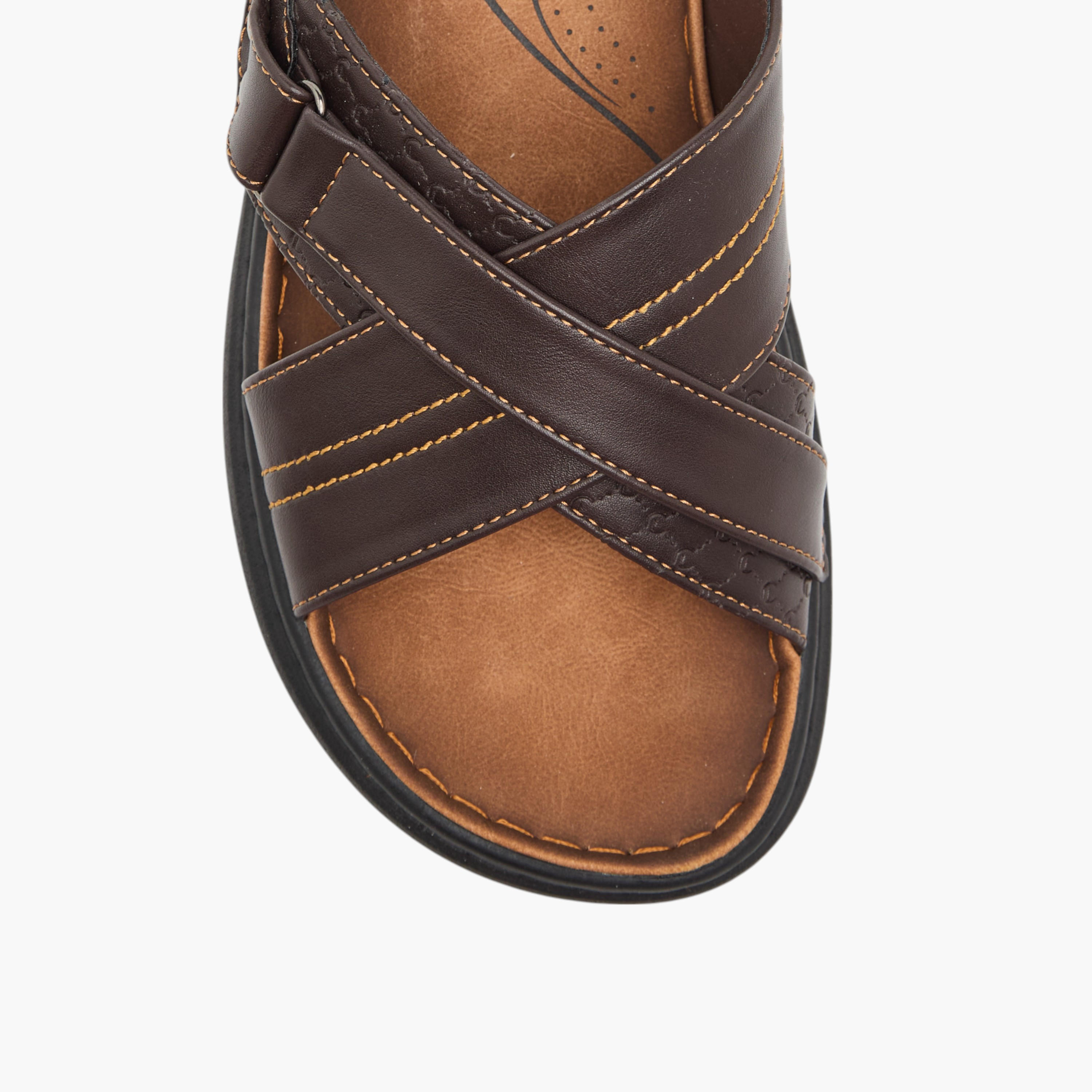 صندل مريح بحزام متقاطع وتفاصيل غرز من لو كونفورت-men-shoes-sandals-image-4