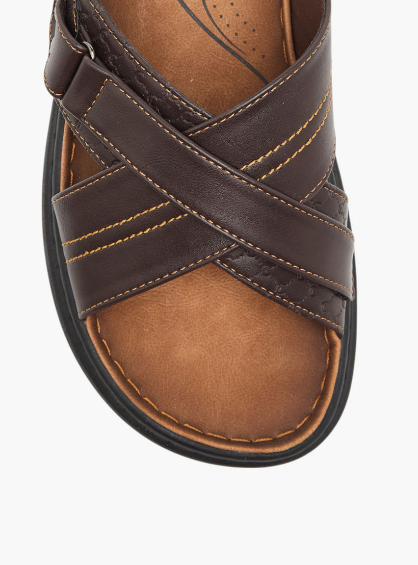 صندل مريح بحزام متقاطع وتفاصيل غرز من لو كونفورت-men-shoes-sandals-image-4