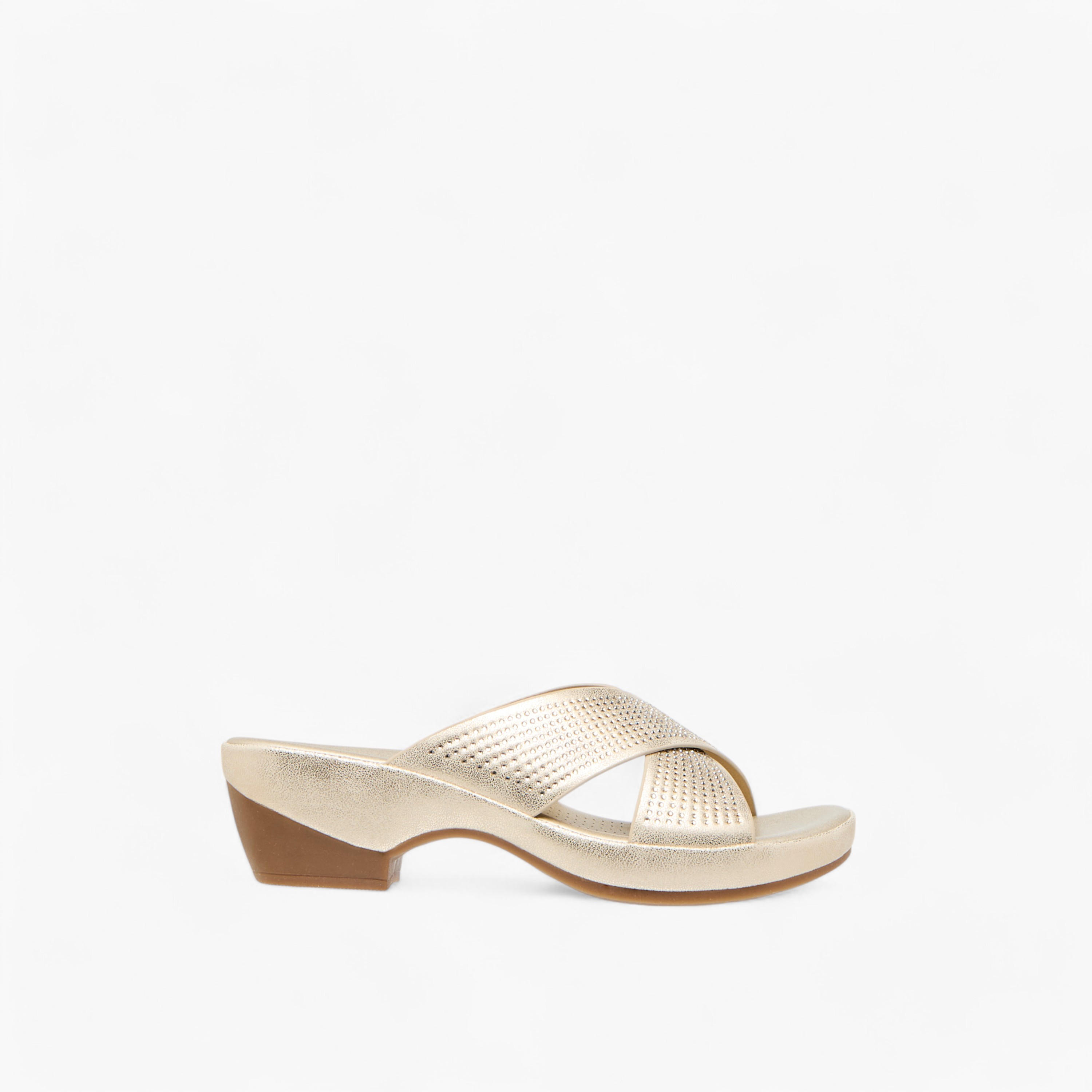 صندل مريح مزيّن بحزام متقاطع وكعب سميك من لو كونفورت-women-shoes-sandals-heeled-image-3