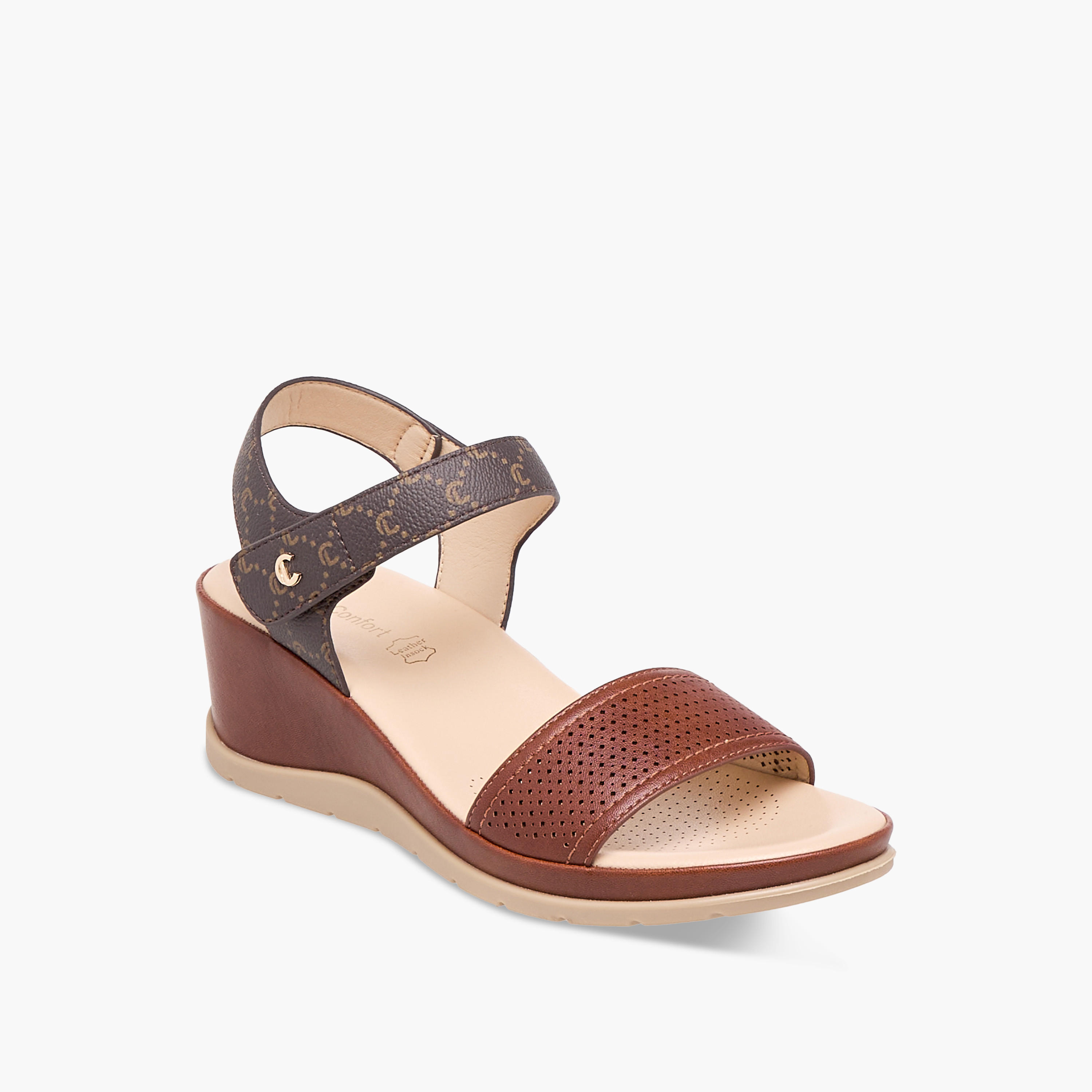 صندل بارز الملمس بكعب ويدج وشريط إغلاق من لو كونفورت-women-shoes-sandals-heeled-image-2