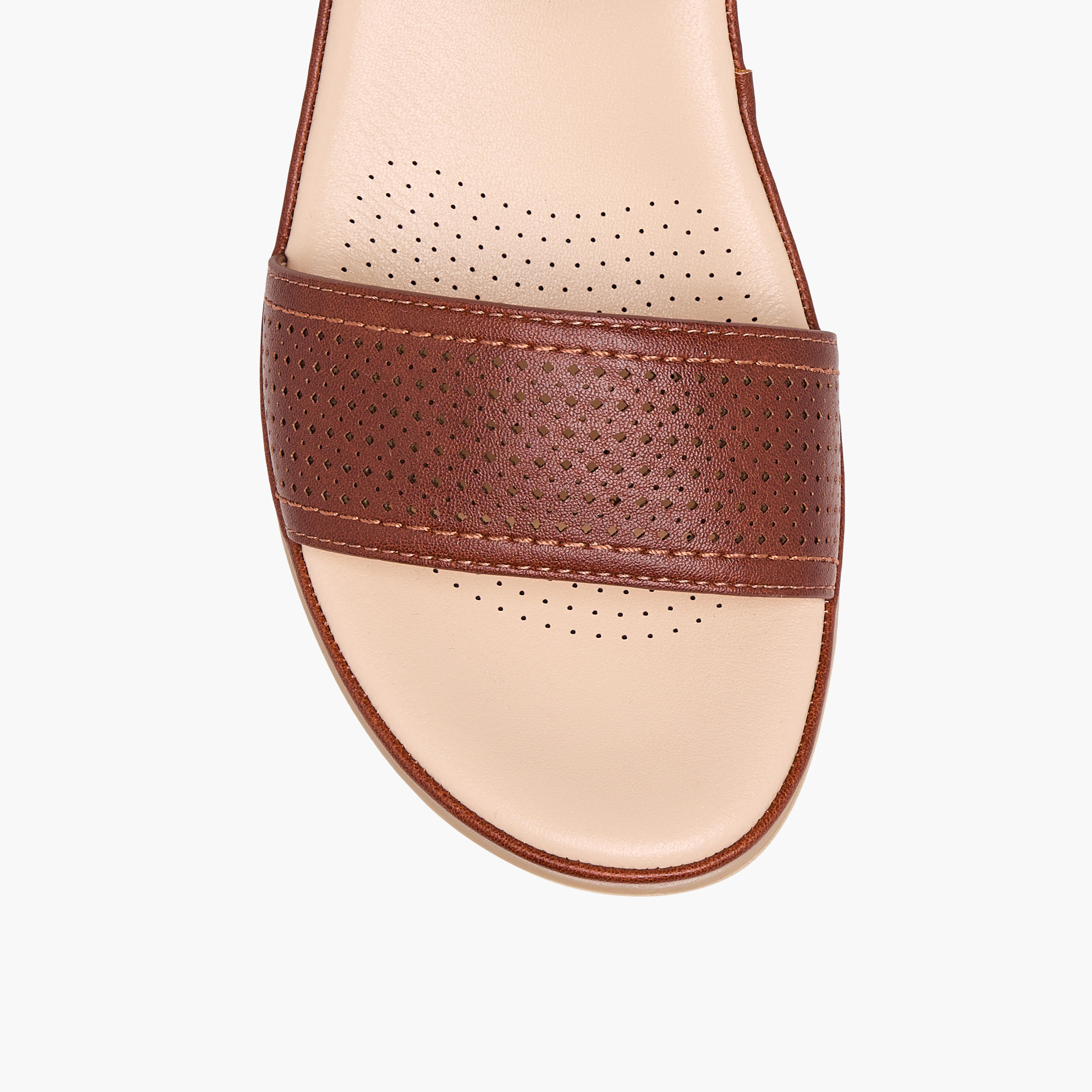 صندل بارز الملمس بكعب ويدج وشريط إغلاق من لو كونفورت-women-shoes-sandals-heeled-image-4