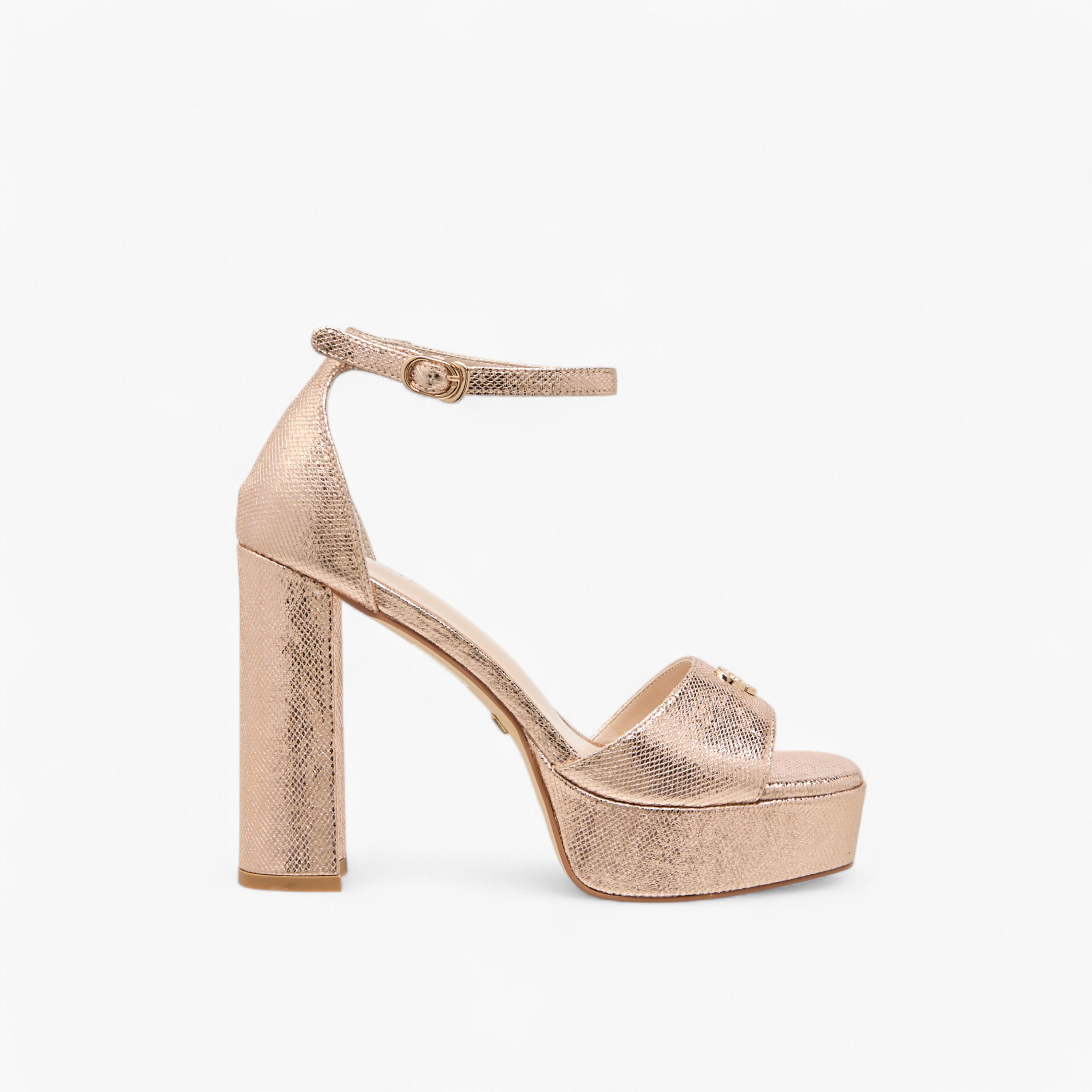 صندل بحزام بارز الملمس وبإبزيم إغلاق للنساء من سيليست-women-shoes-sandals-heeled-image-3
