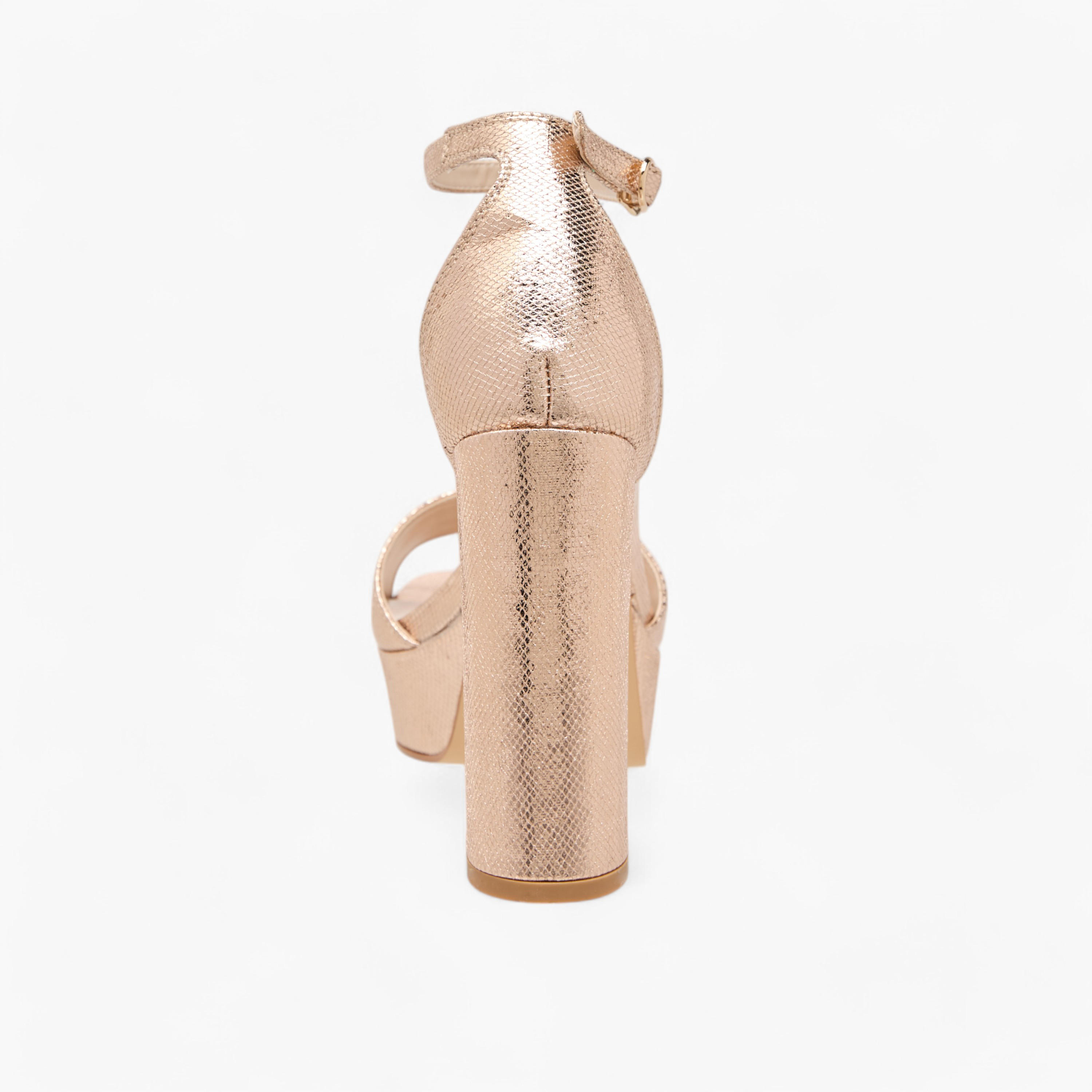 صندل بحزام بارز الملمس وبإبزيم إغلاق للنساء من سيليست-women-shoes-sandals-heeled-image-5