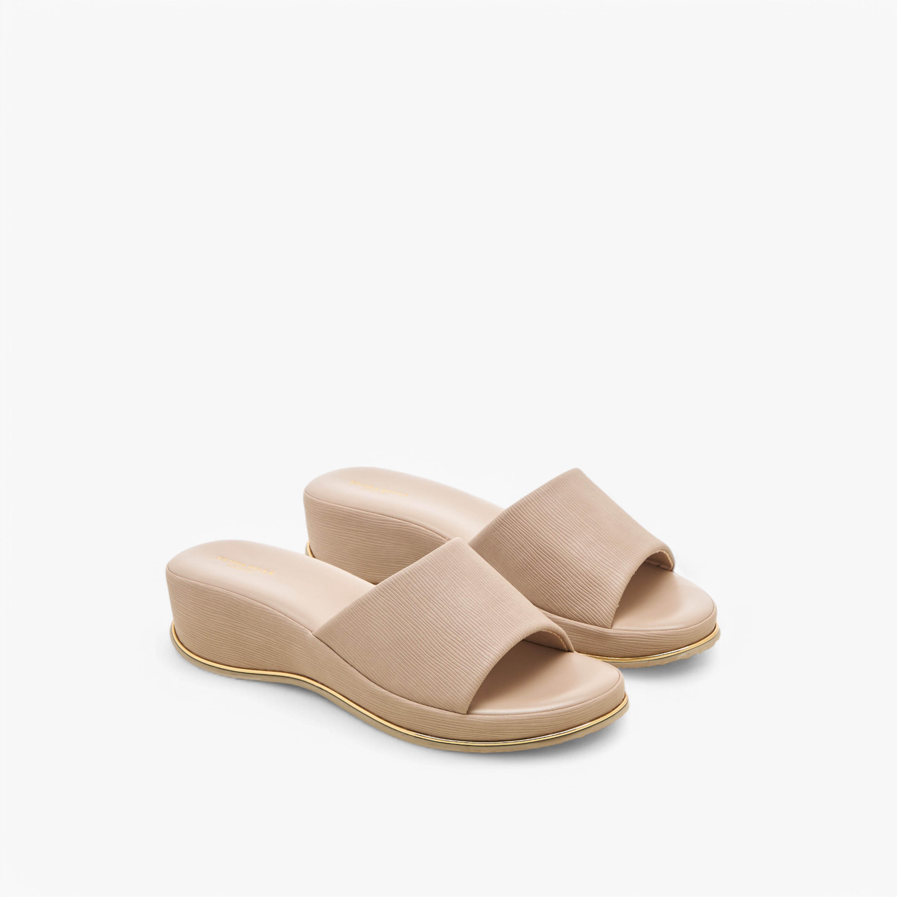 صندل بارز الملمس وسهل الارتداء بكعب ويدج من فلورا بيلا-women-shoes-sandals-heeled-image-1