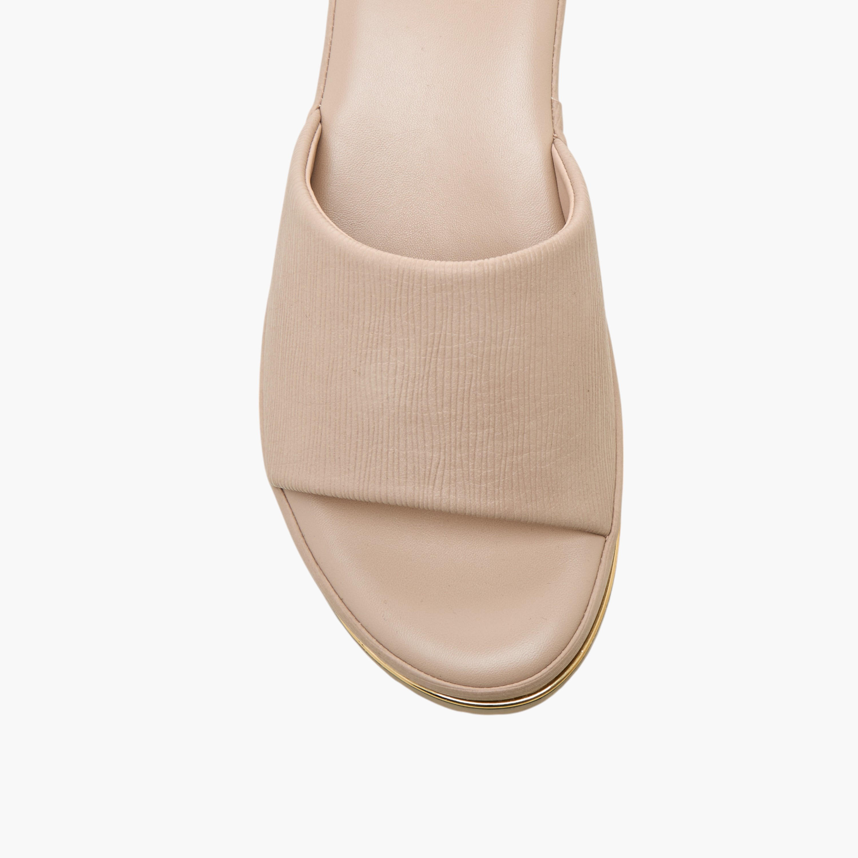 صندل بارز الملمس وسهل الارتداء بكعب ويدج من فلورا بيلا-women-shoes-sandals-heeled-image-4