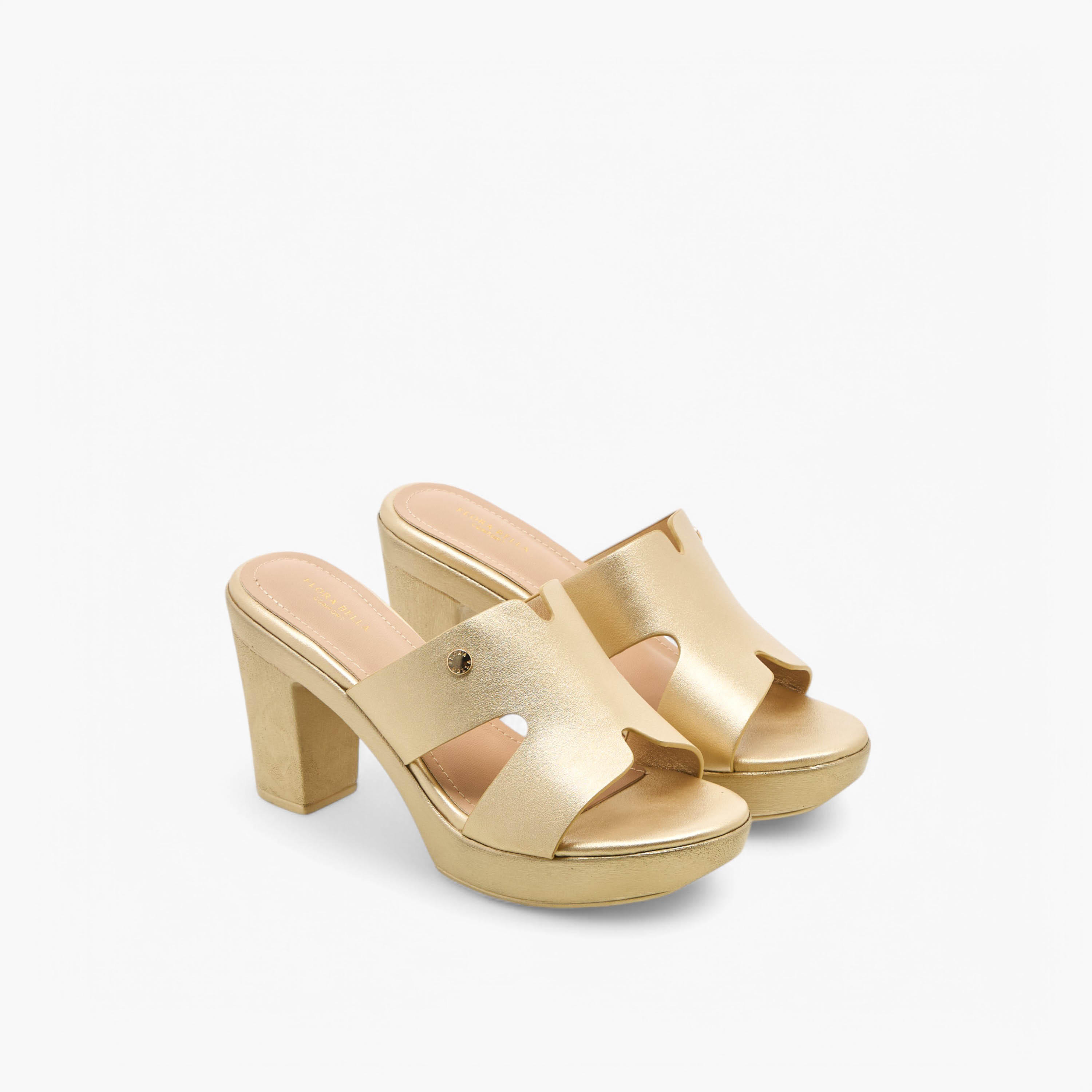 صندل سهل الارتداء بكعب بلاتفورم وتفاصيل مفرغة من فلورا بيلا-women-shoes-sandals-heeled-image-1