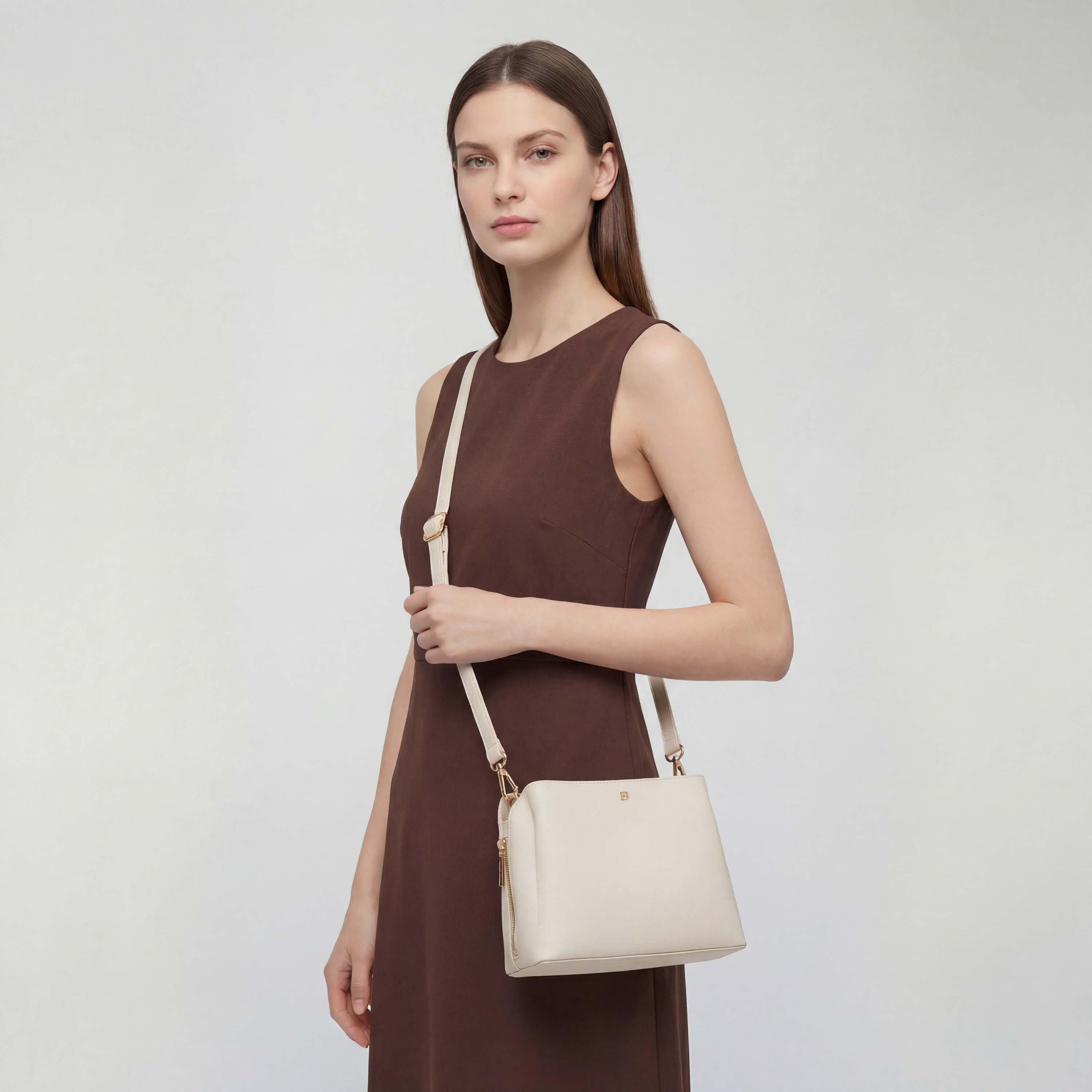 شنطة كروس بودي بزينة شعار مع حزام قابل للفصل من فلورا بيلا-women-bagsandwallets-handbags-image-2