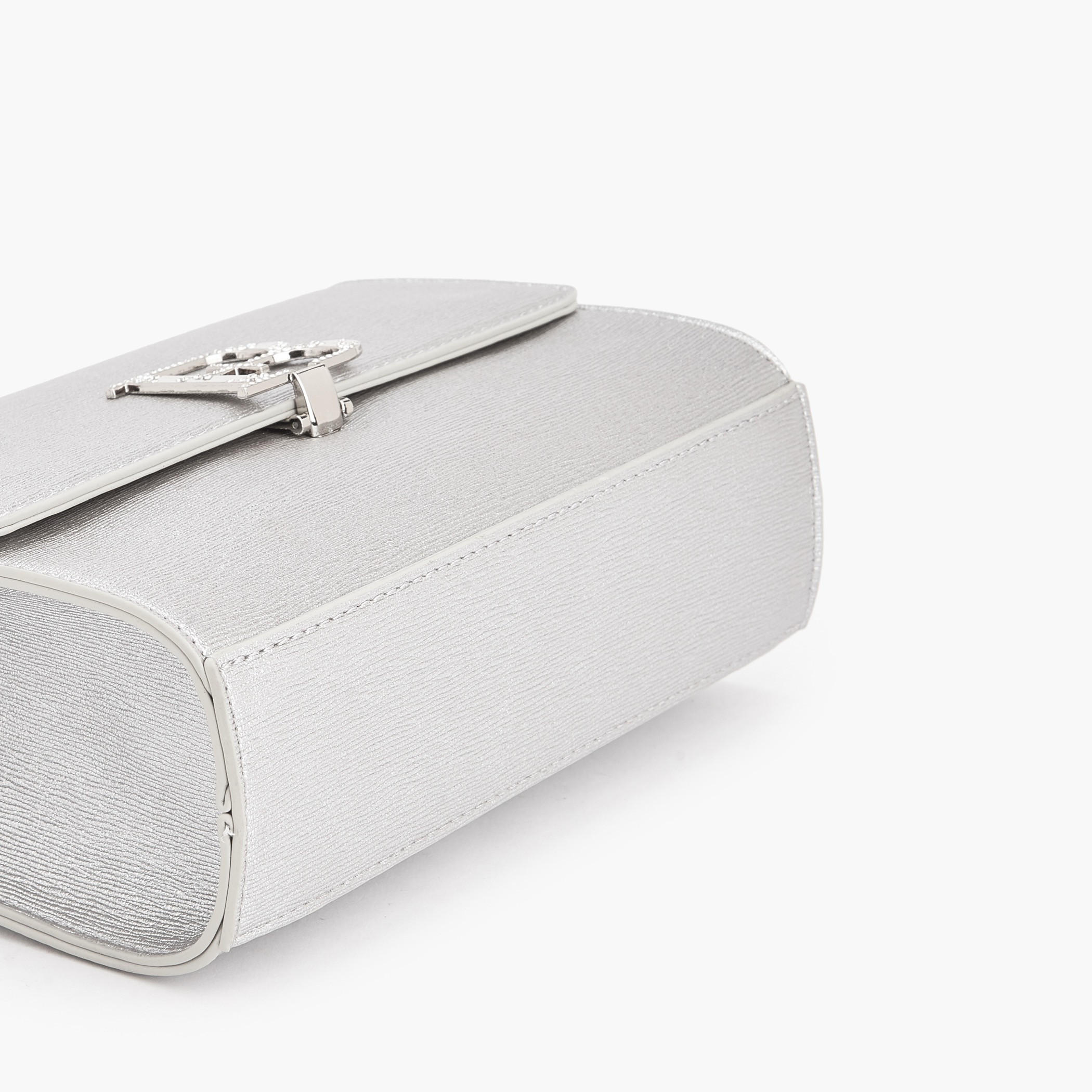 شنطة ساتشيل بتزيينات شعار وبحزام قابل للفصل من فلورا بيلا-women-bagsandwallets-handbags-image-7