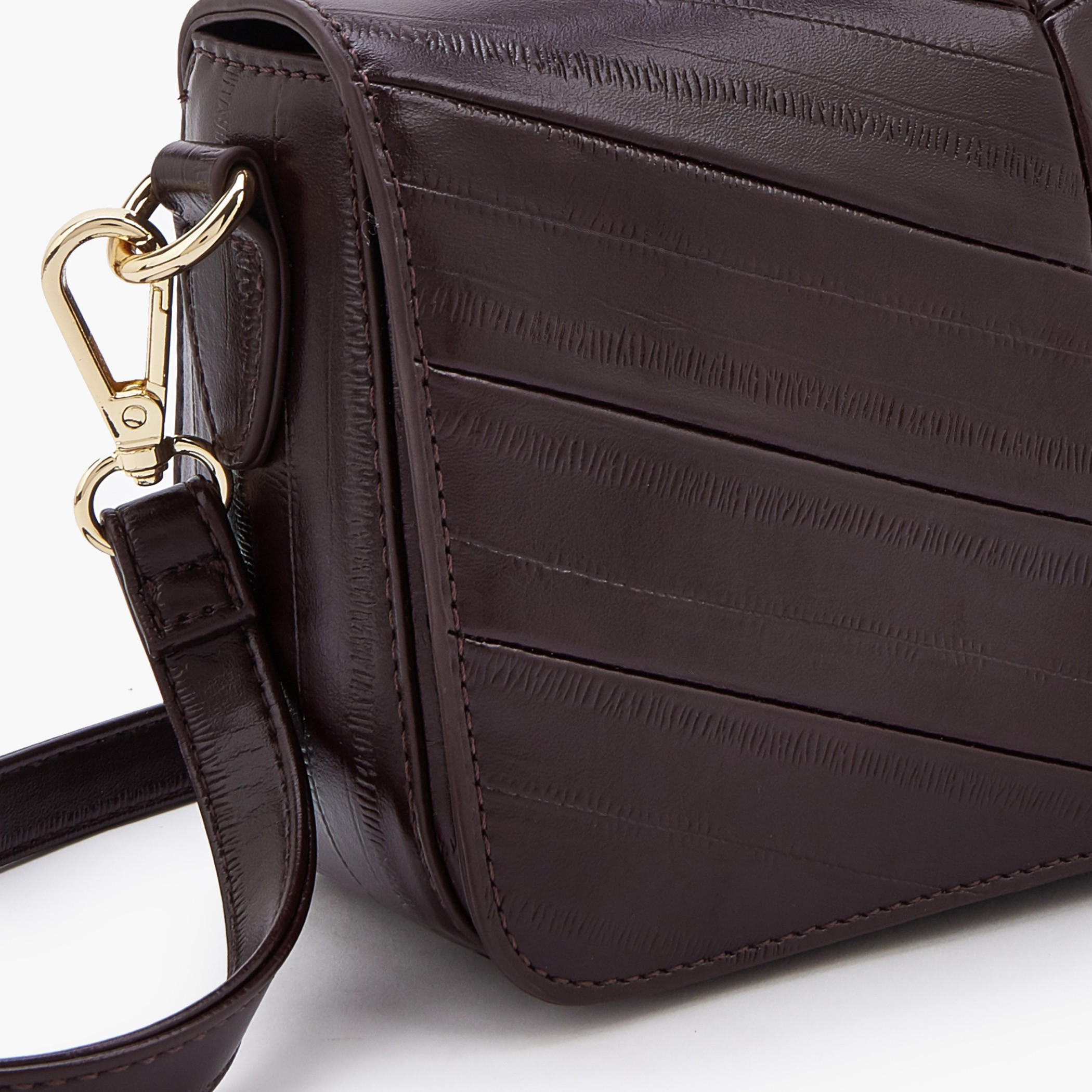 شنطة كروس بودي بارزة الملمس بحزام قابل للتعديل من فلورا بيلا-women-bagsandwallets-handbags-image-4