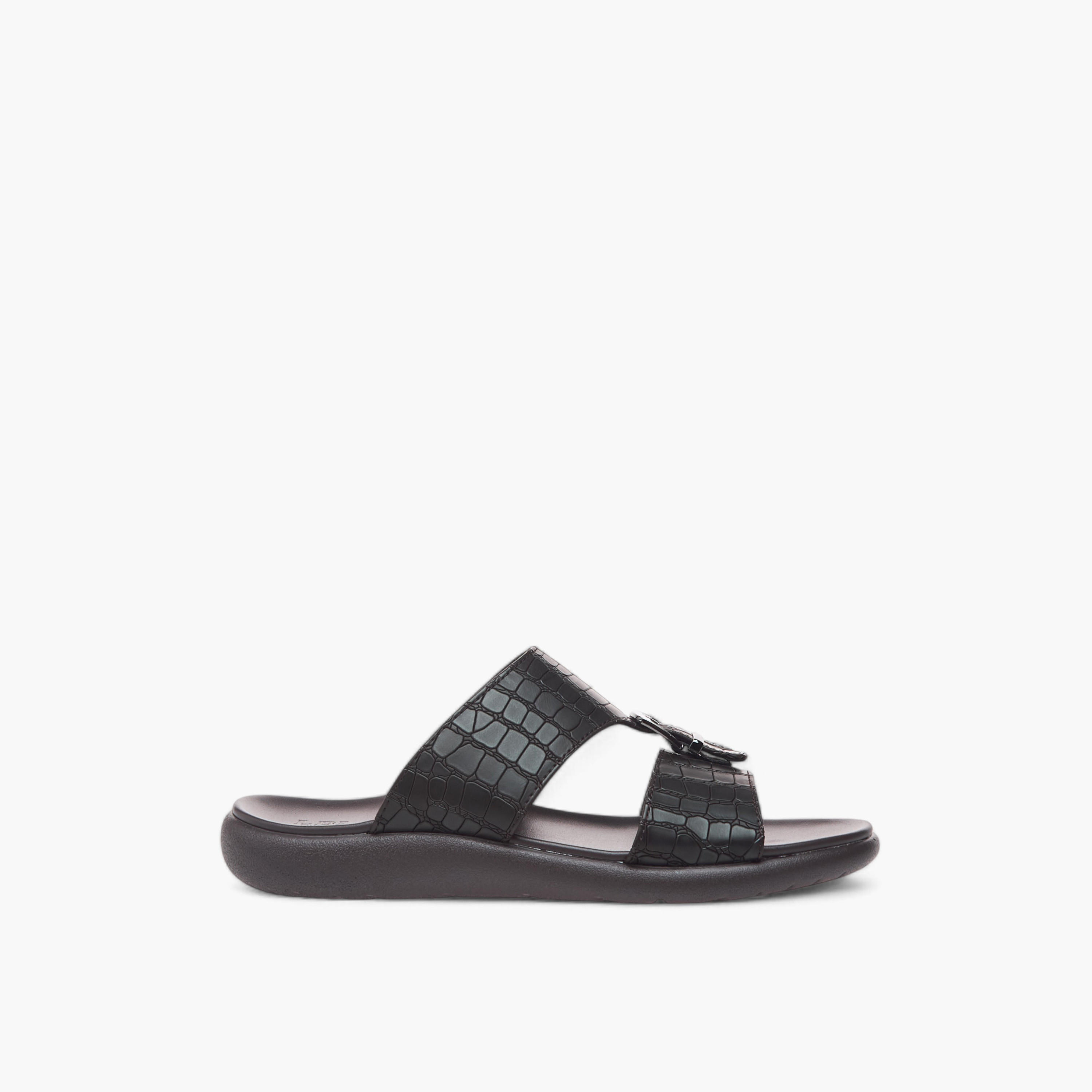 صندل عربي سهل الارتداء بزينة إبزيم من أل بي أل من شو إكسبريس-men-shoes-sandals-image-2