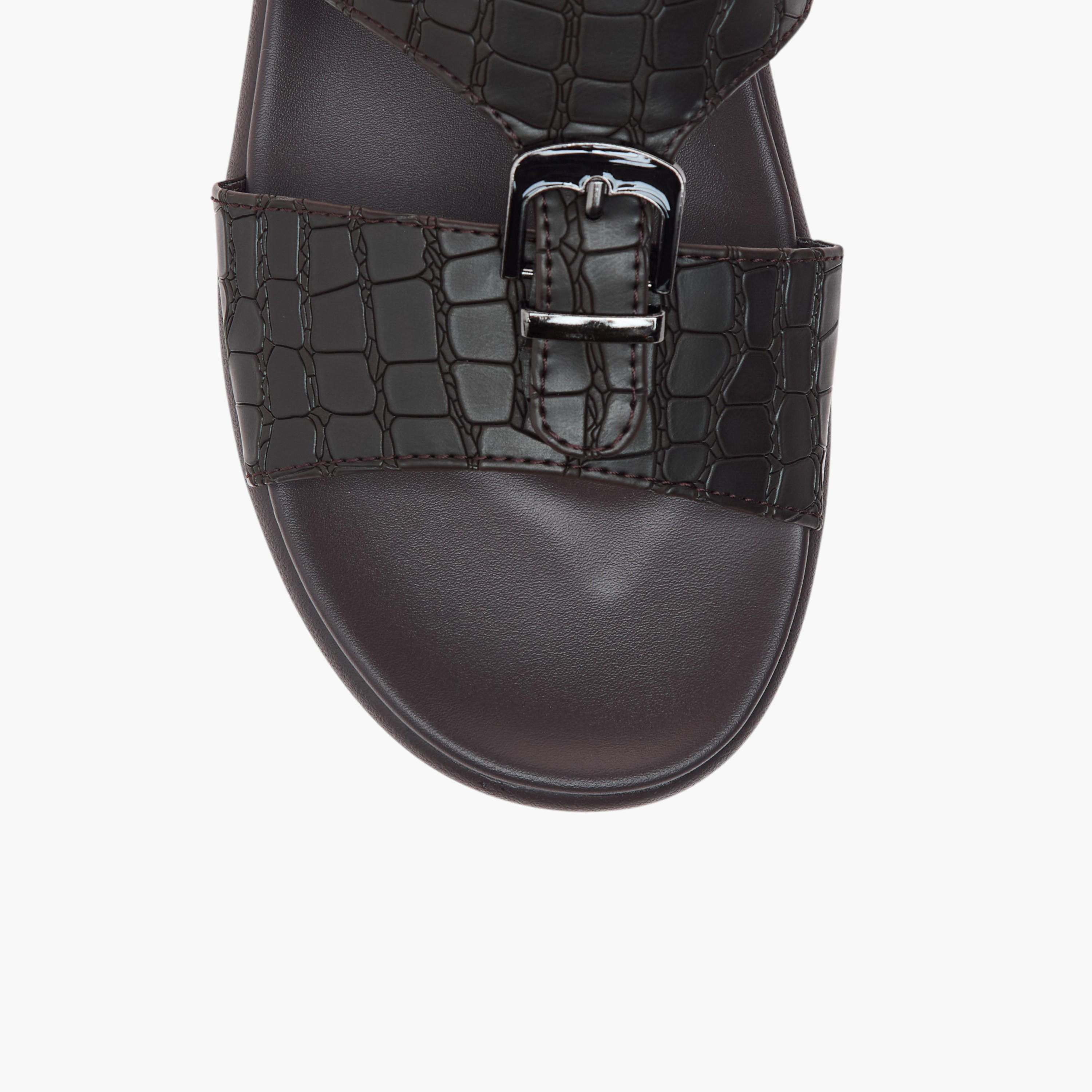 صندل عربي سهل الارتداء بزينة إبزيم من أل بي أل من شو إكسبريس-men-shoes-sandals-image-3